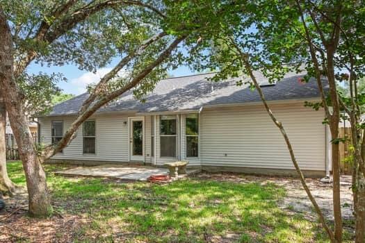 PARKWOOD LANE BLUEWATER BAY - Residential Lease