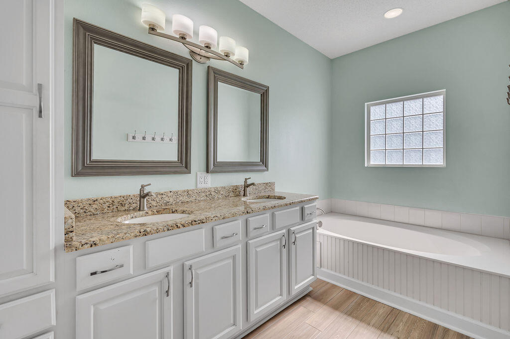 HIDDEN LAKES - Residential