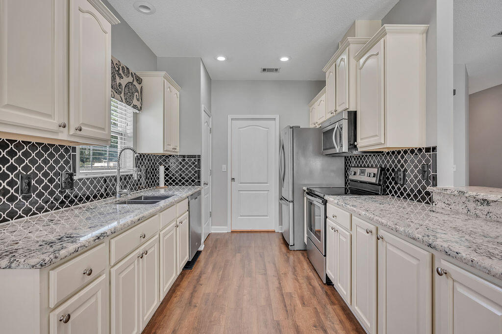 HIDDEN LAKES - Residential