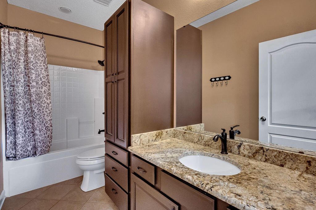 HIDDEN LAKES - Residential