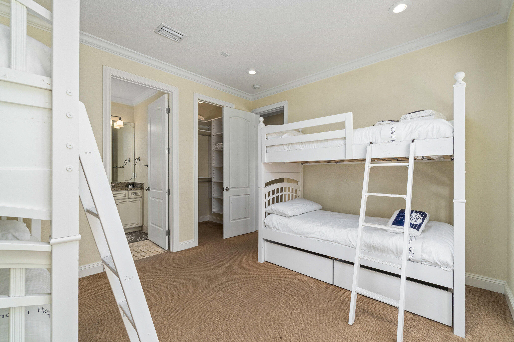 AVALON BEACH ESTATES - Residential