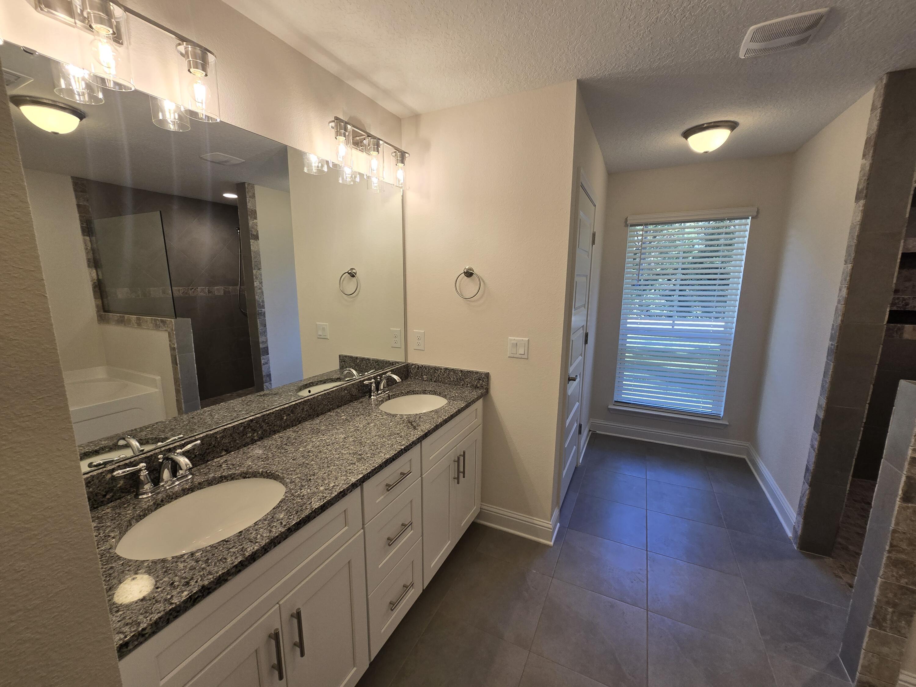 Nature Lake - Residential