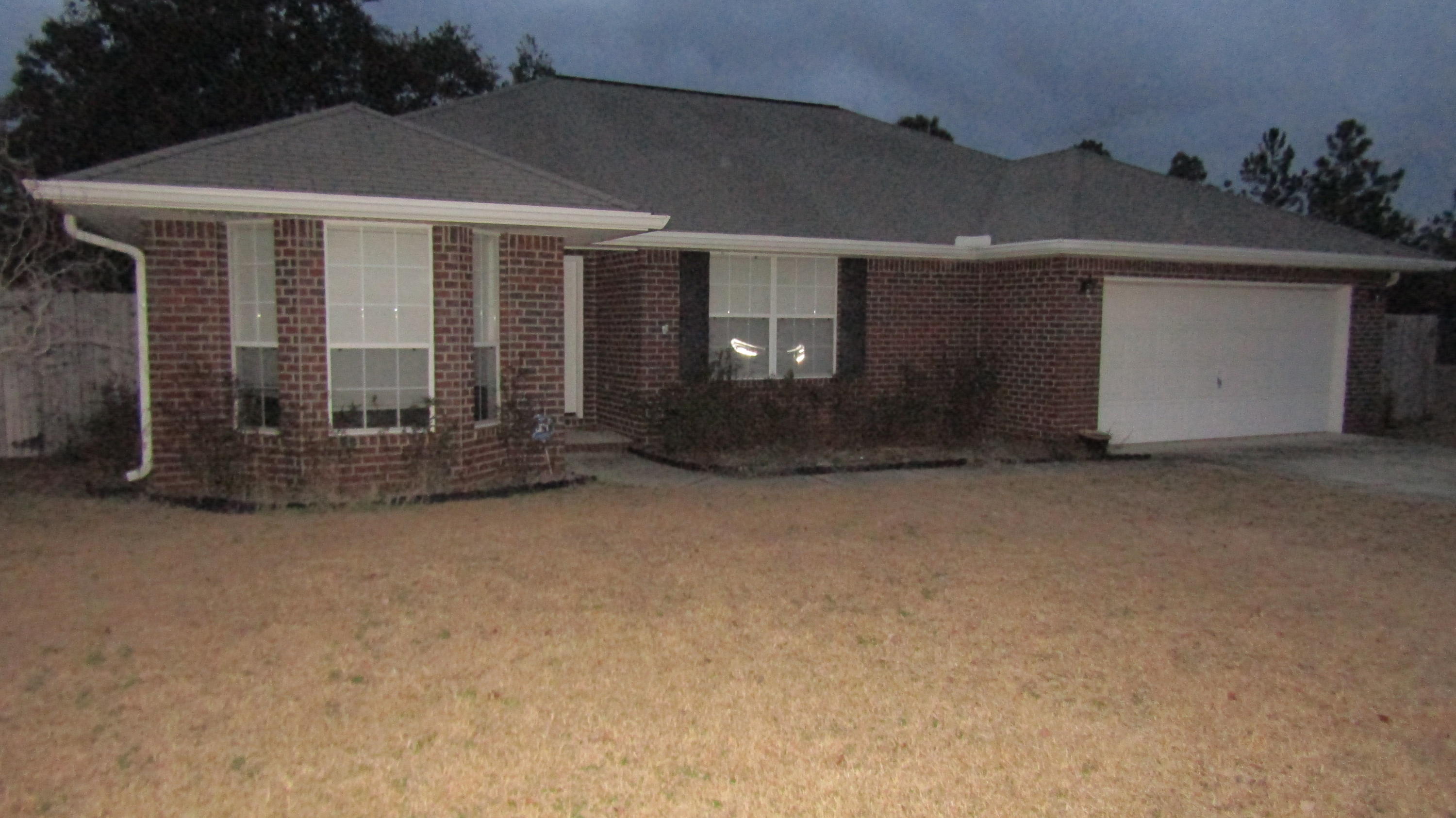 HOME LOCATED ON A CUL-DE-SAC GREAT LOCATION WITH EASY ACCESS TO I-10 AND POINTS NORTH OR SOUTH. VAULTED CEILING, 3 BEDROOMS 2 BATHS, MASTER BATH FEATURES GARDEN TUB AND SEPARATE SHOWER , ALL APPLIANCES EXCEPT WASHER/DRYER. GOOD SIZE MASTER BEDROOM. WALK- IN CLOSET. UNDERGROUND UTILITIES. GREAT AREA, CLOSE TO I-10 AND HOSPITAL.