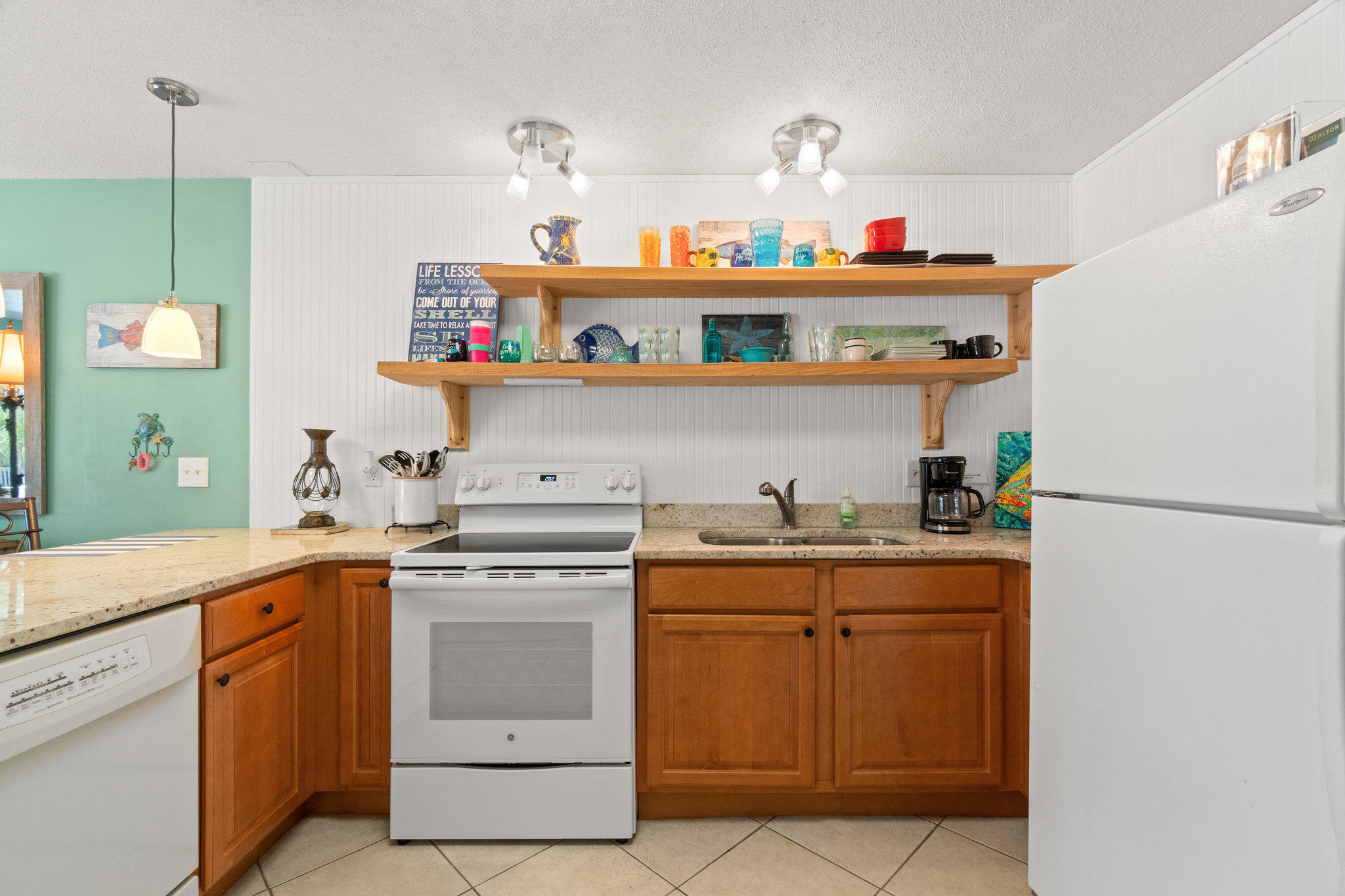 BEACHWOOD VILLAS CONDO PH 2 - Residential