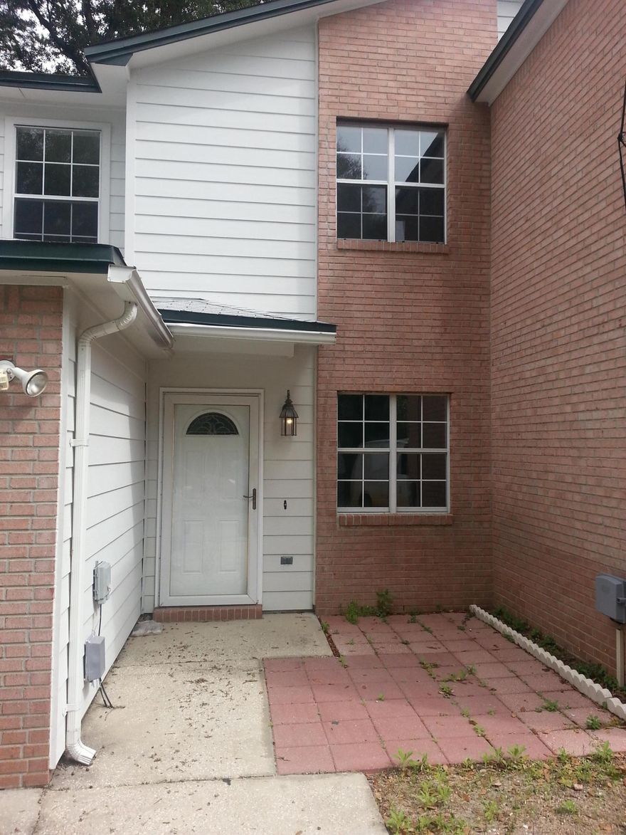 excellent location. no through traffic road. once you walk through the door - you may think this is a brand new townhome. all new tile flooring downstairs, brand new carpet in the bedrooms, stairs, and the HUGE bonus room / office/ possible 4th bedroom in the loft area. low maintenance fenced yard - all appliances convey - including the fridge. soaring ceilings in the living area. plenty of windows and lots of natural sunshine. roof is fairly new, and the exterior has been redone in hardboard siding. this is a must see - if you want ''move in ready'' come see this today! Call your AGENT....