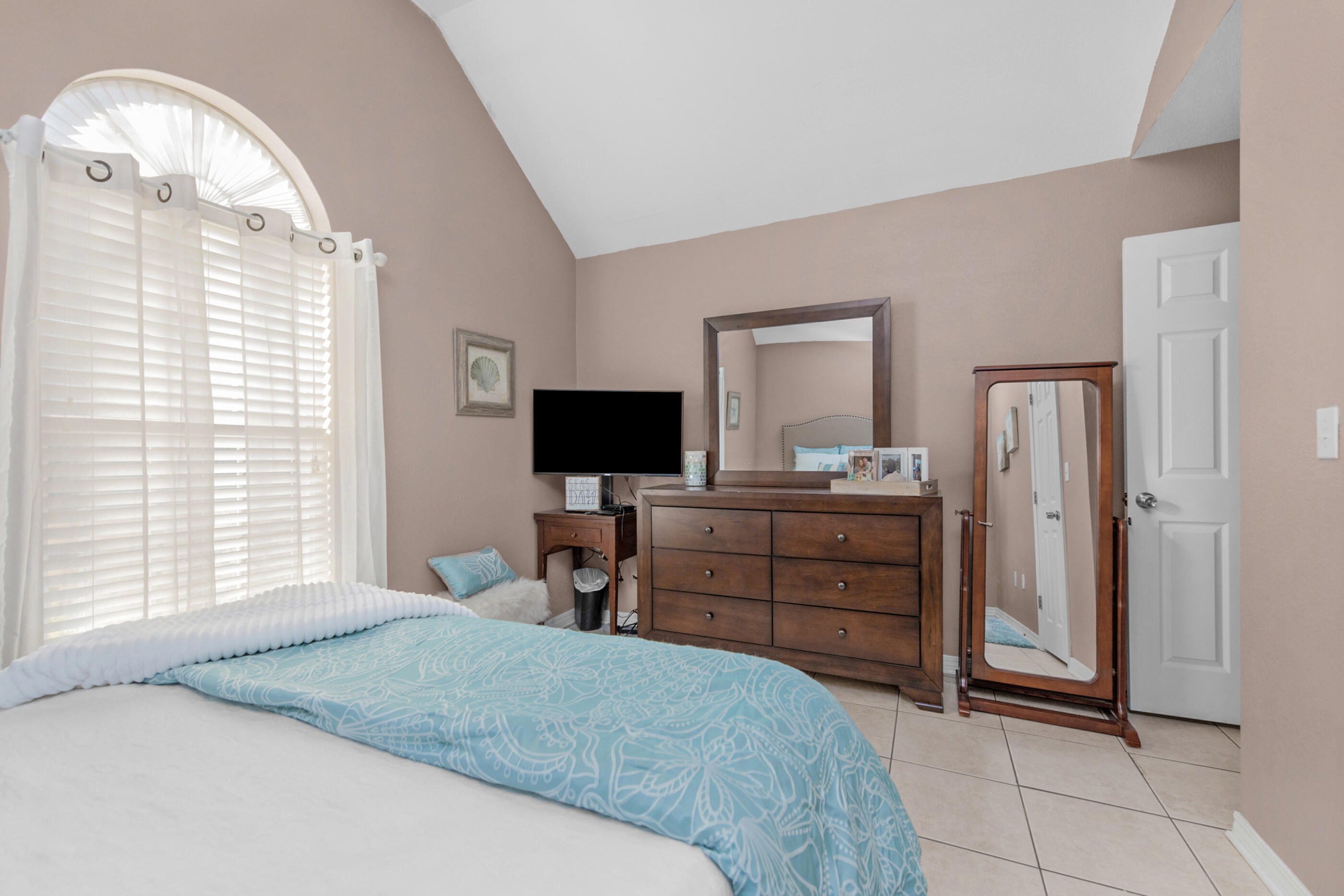 BISCAYNE POINTE - Residential