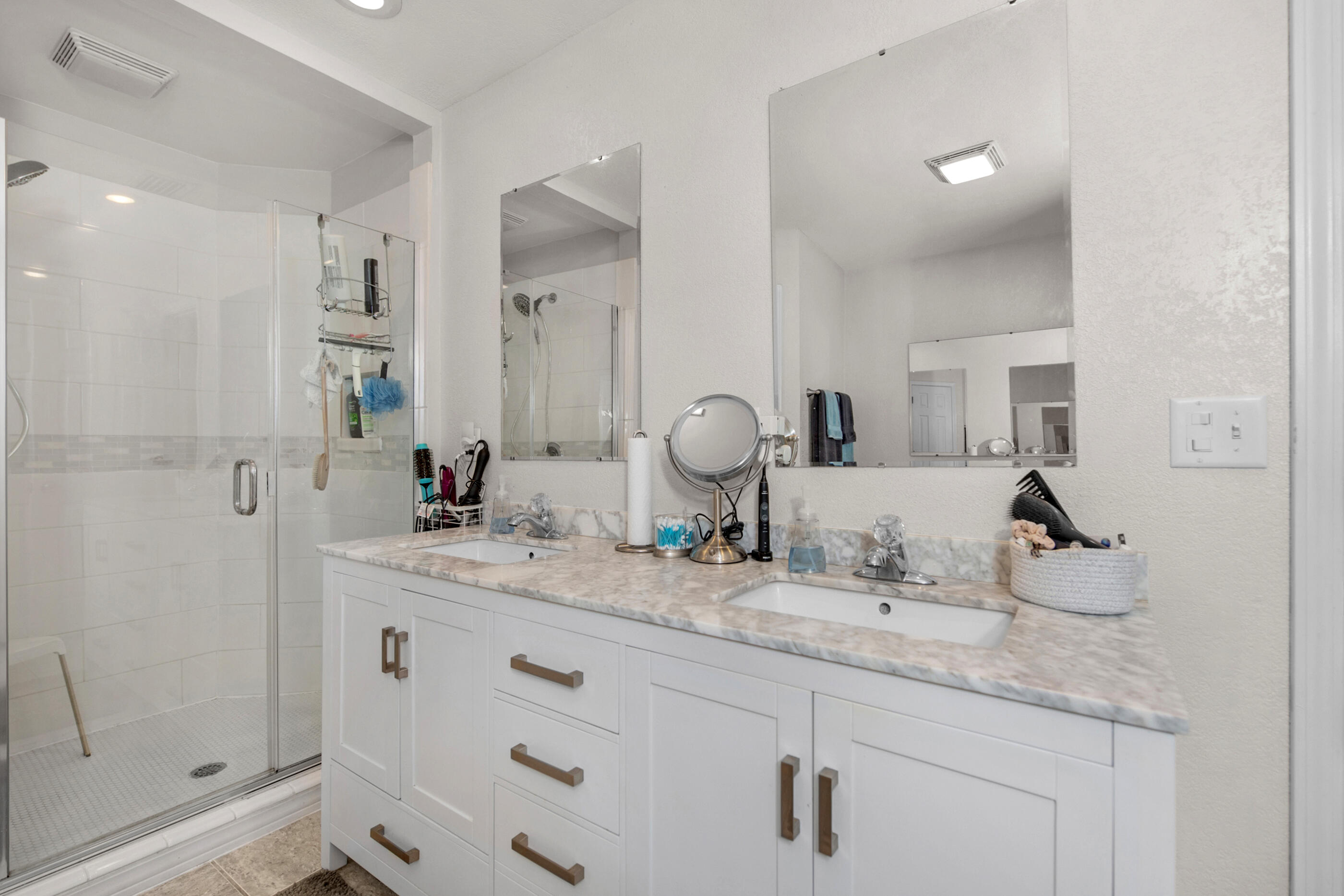 BISCAYNE POINTE - Residential