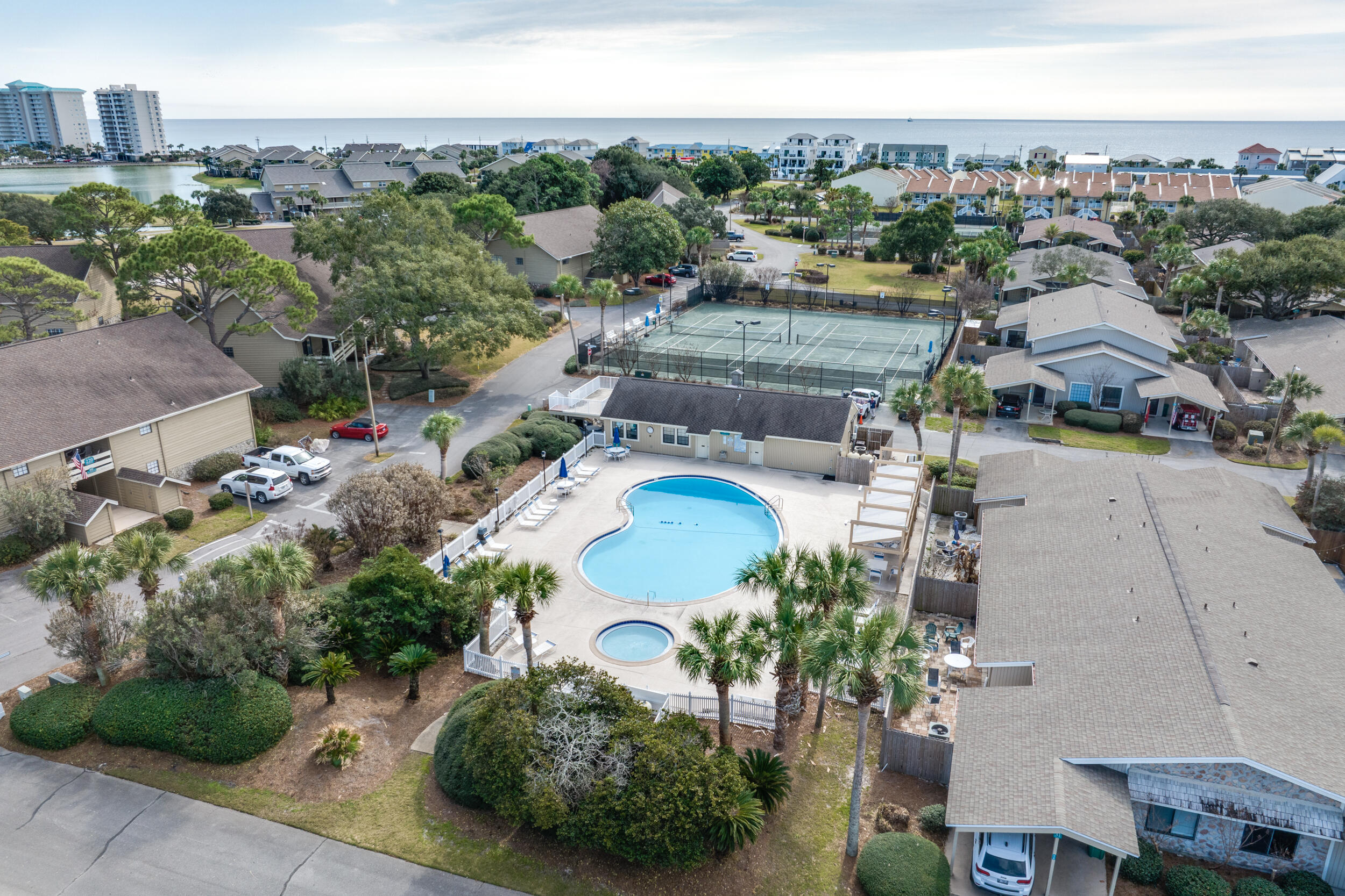 SEASCAPE CONDO TENNIS VILLAGE - Residential