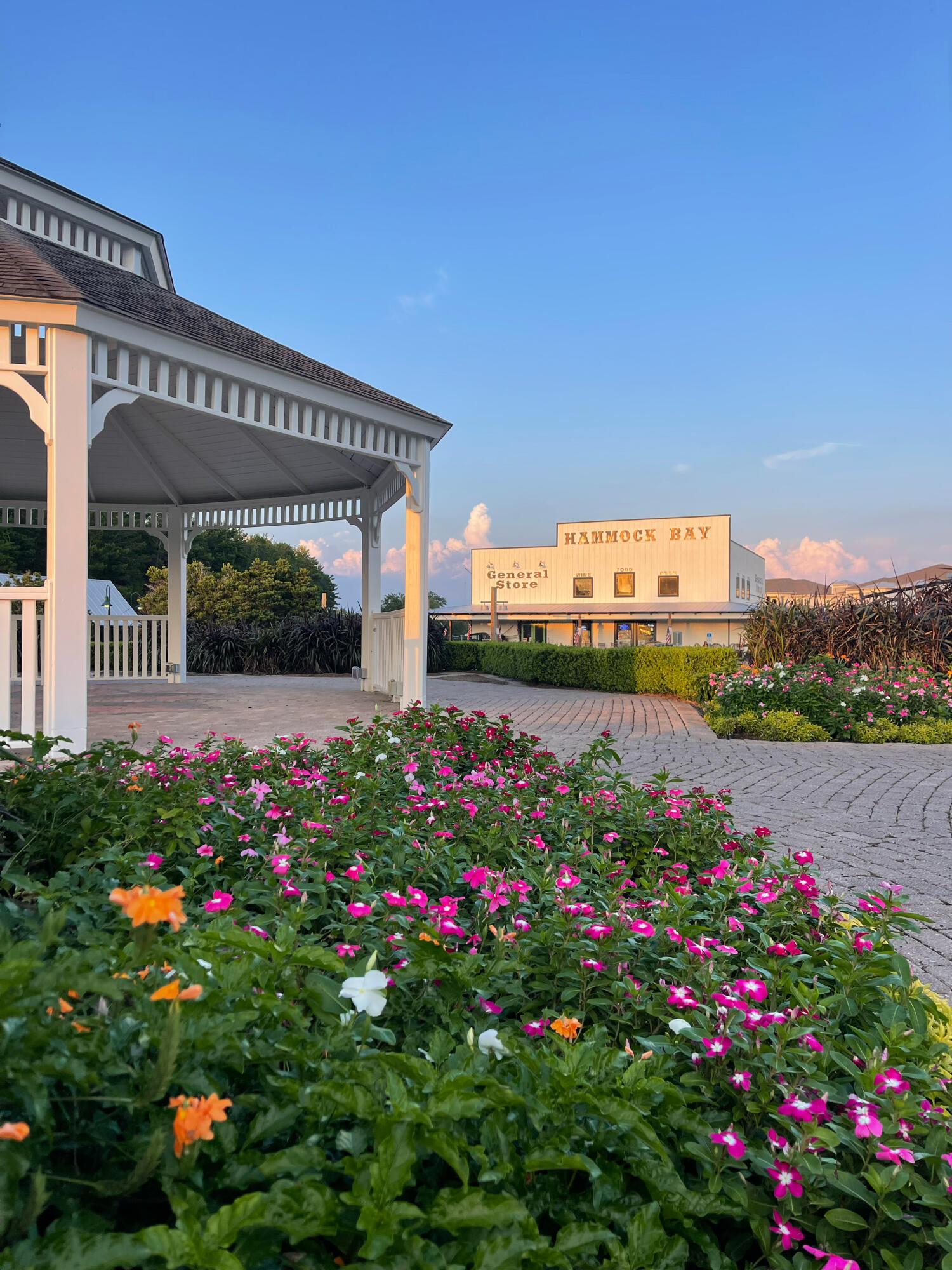 HAMMOCK BAY/Steamboat Landing - Land