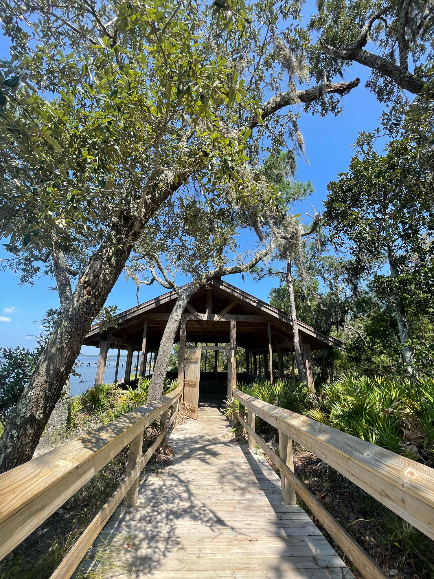 HAMMOCK BAY/Steamboat Landing - Land