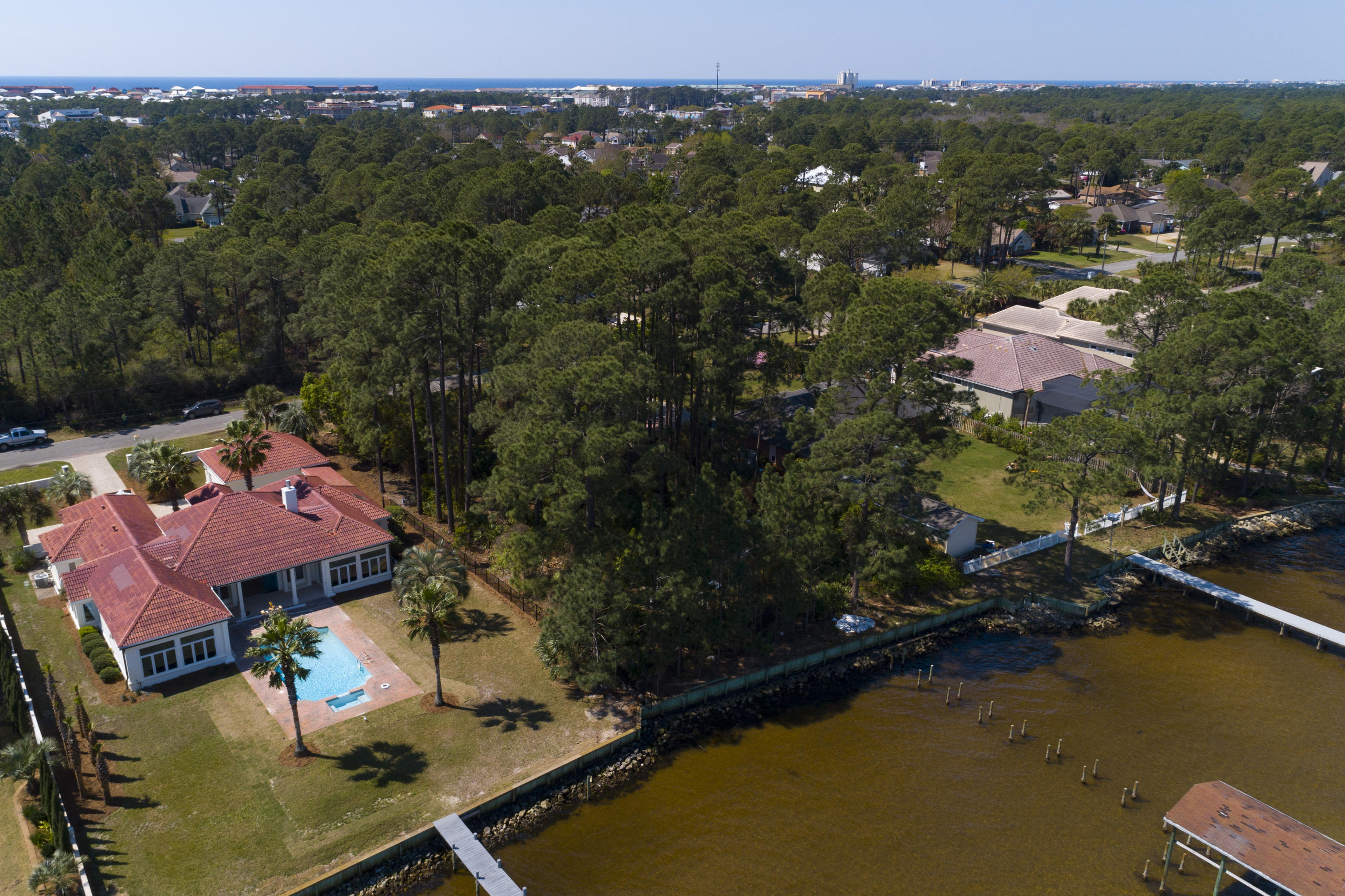 HOLIDAY SHORES ESTATES - Land