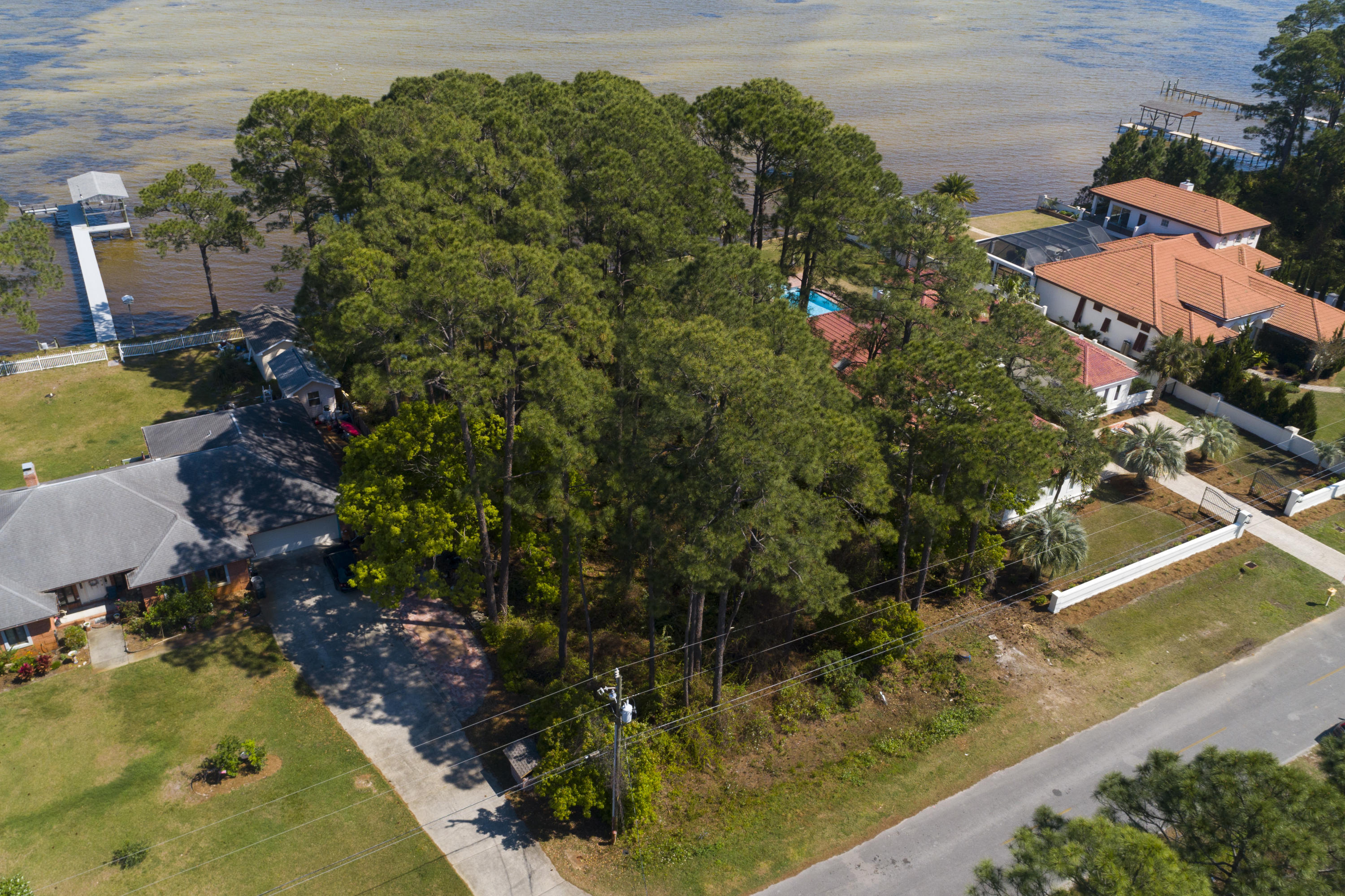 HOLIDAY SHORES ESTATES - Land