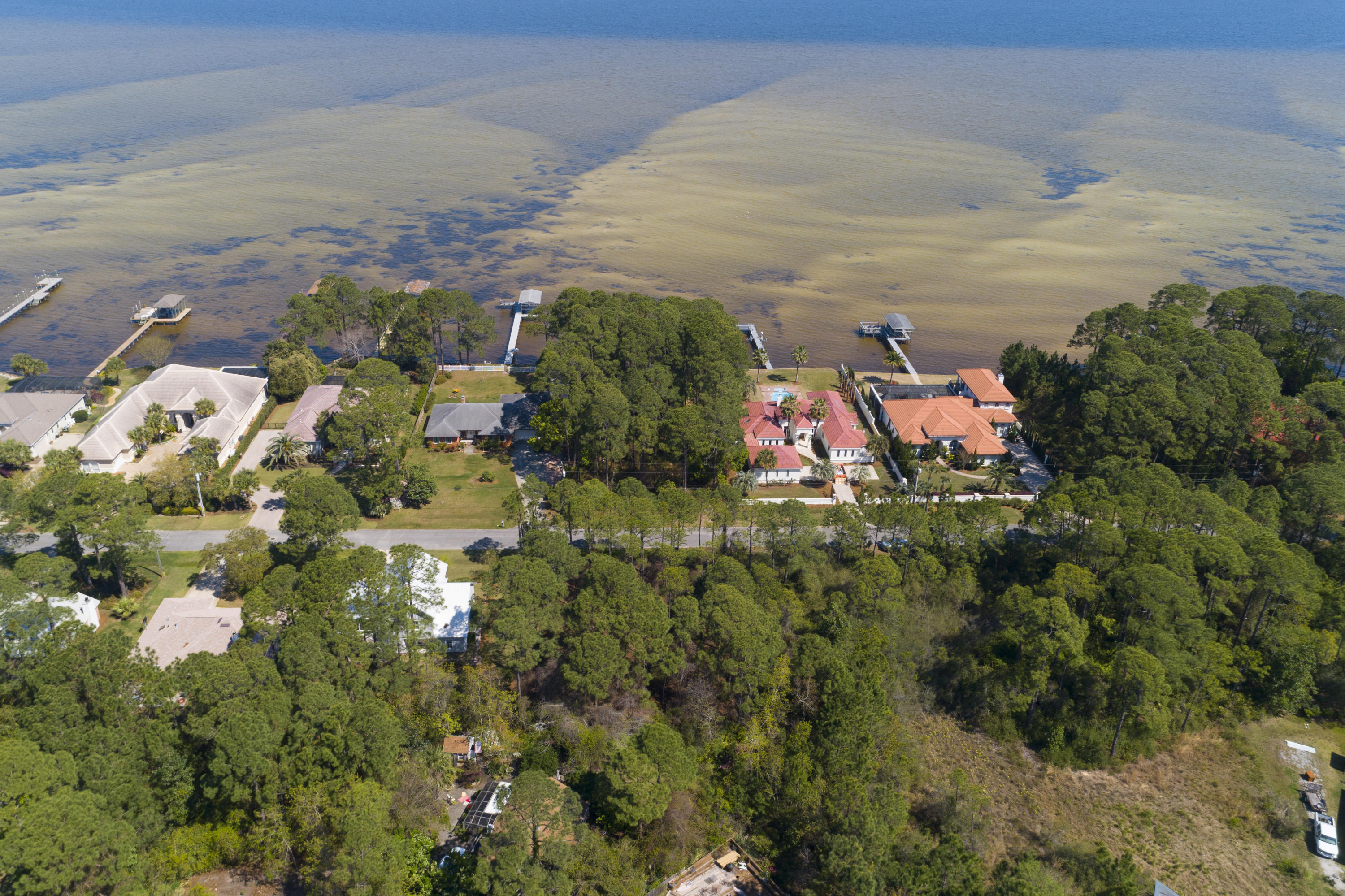 HOLIDAY SHORES ESTATES - Land