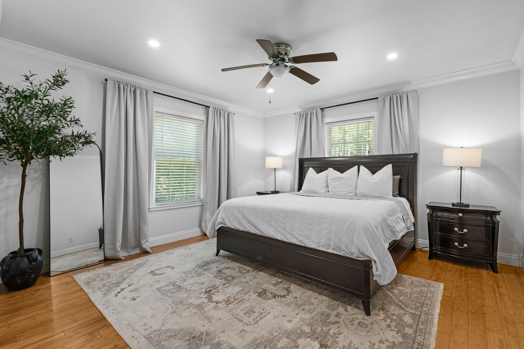 COUNTRY CLUB MANOR - Residential