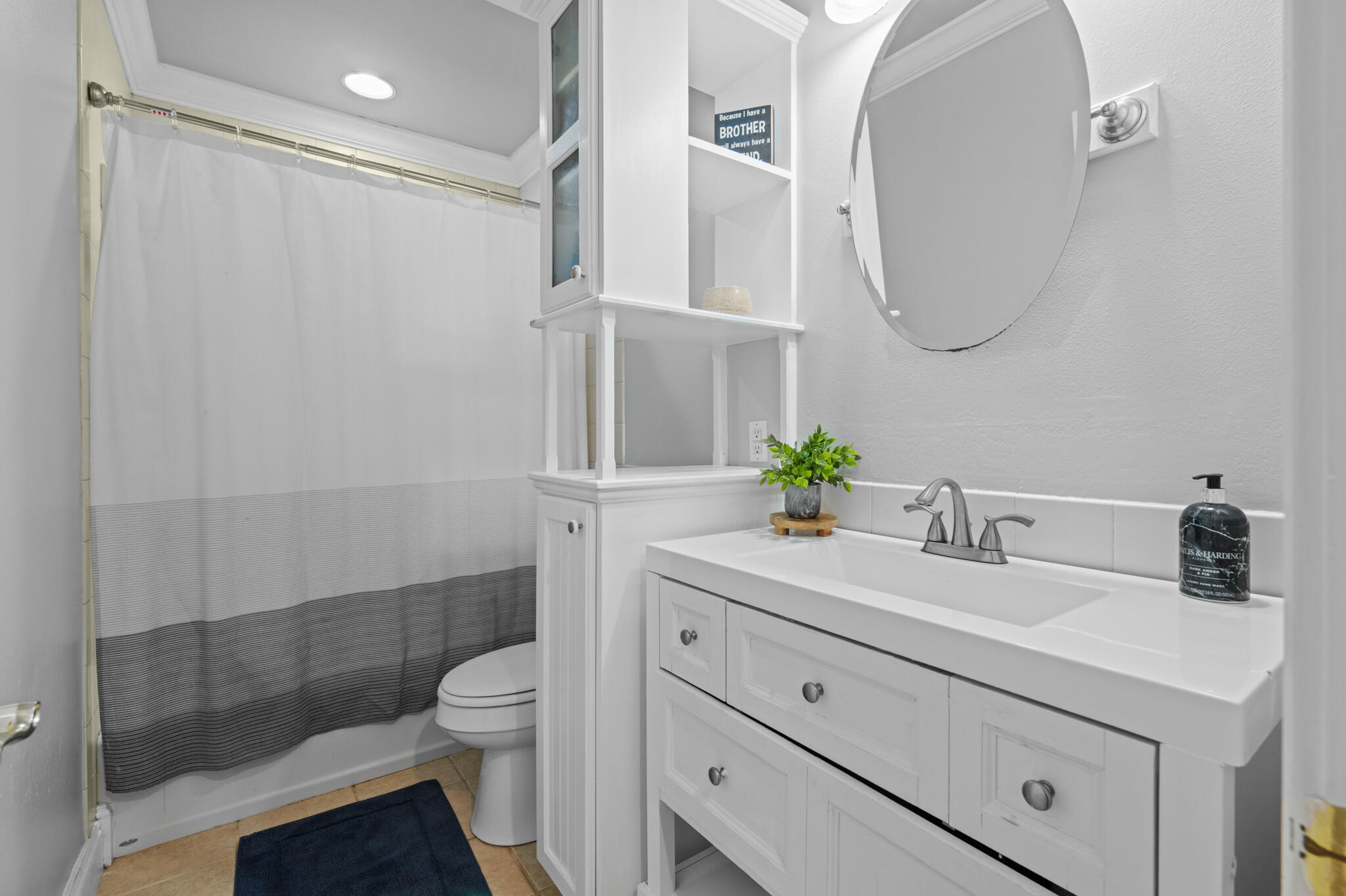 COUNTRY CLUB MANOR - Residential