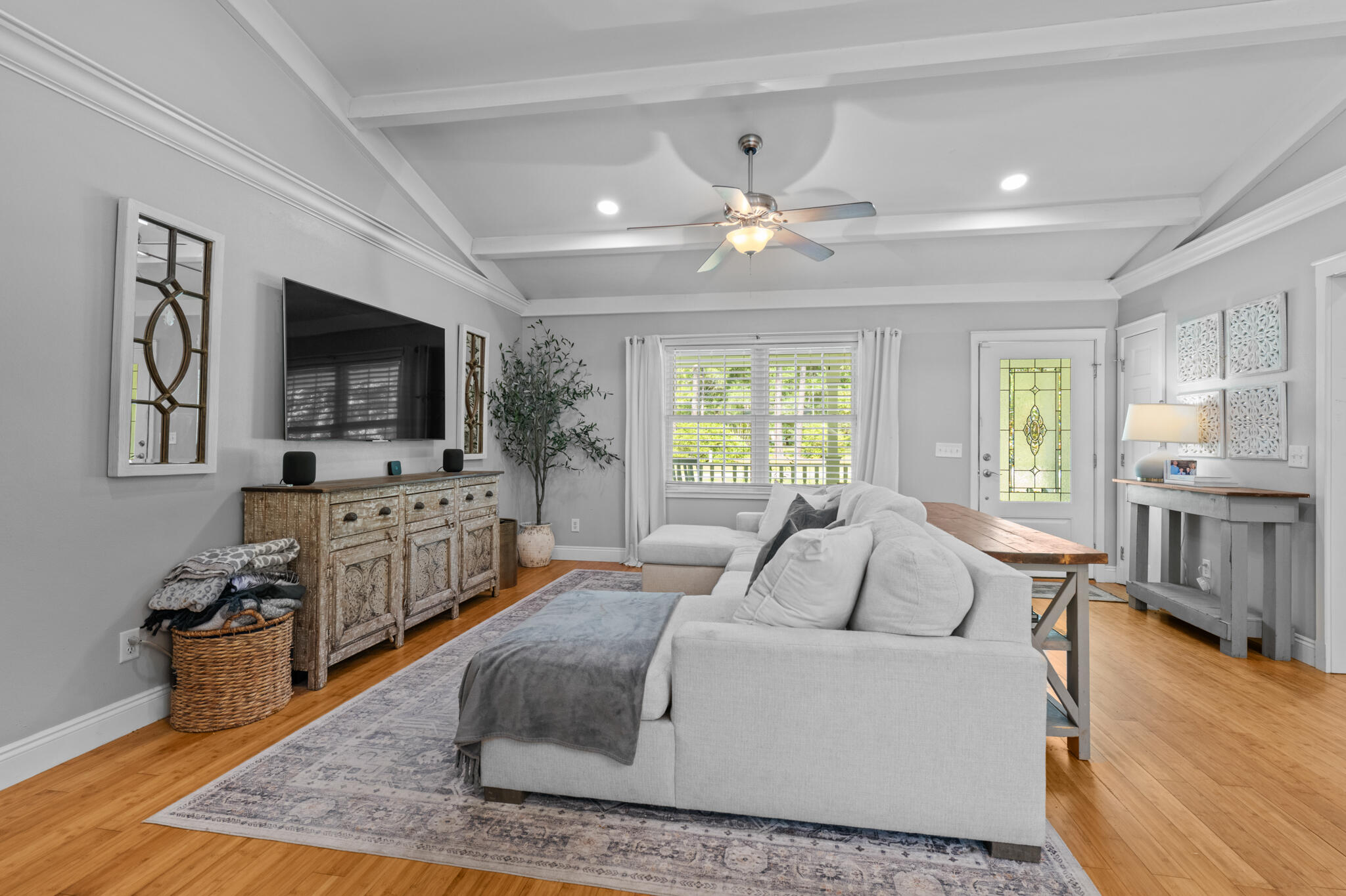 COUNTRY CLUB MANOR - Residential