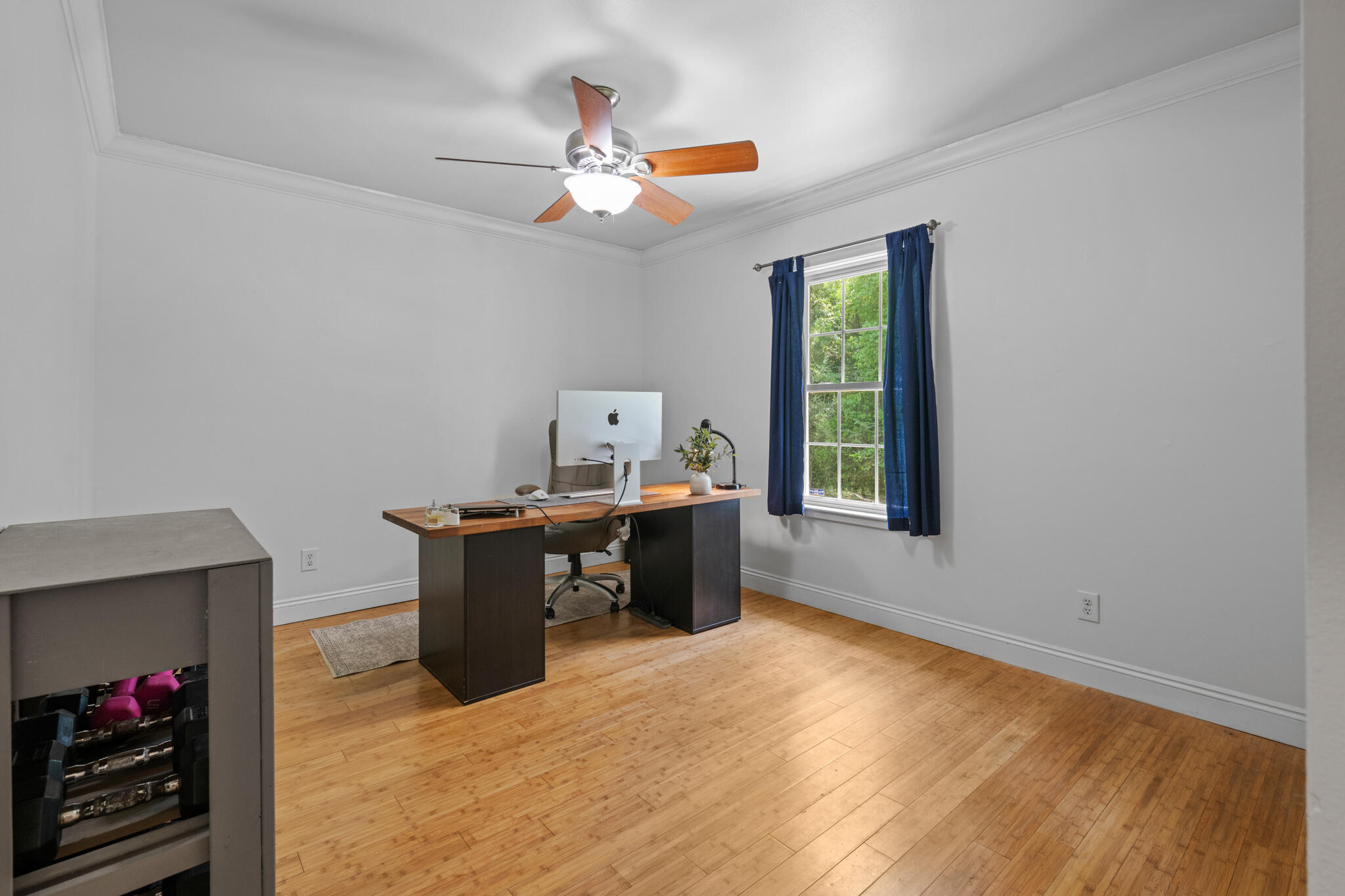 COUNTRY CLUB MANOR - Residential