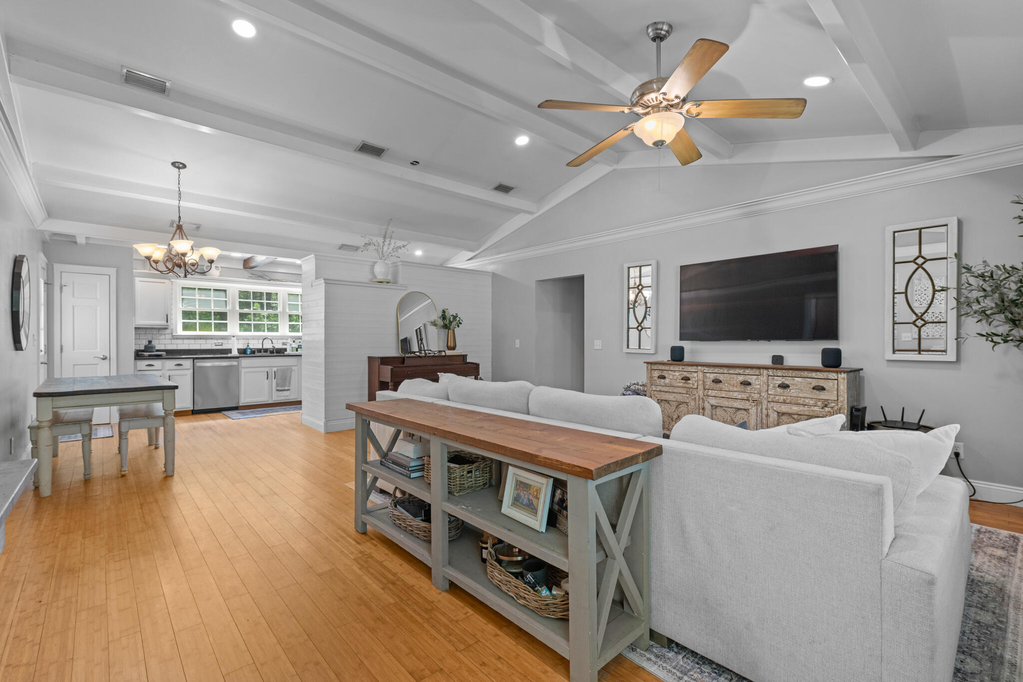 COUNTRY CLUB MANOR - Residential