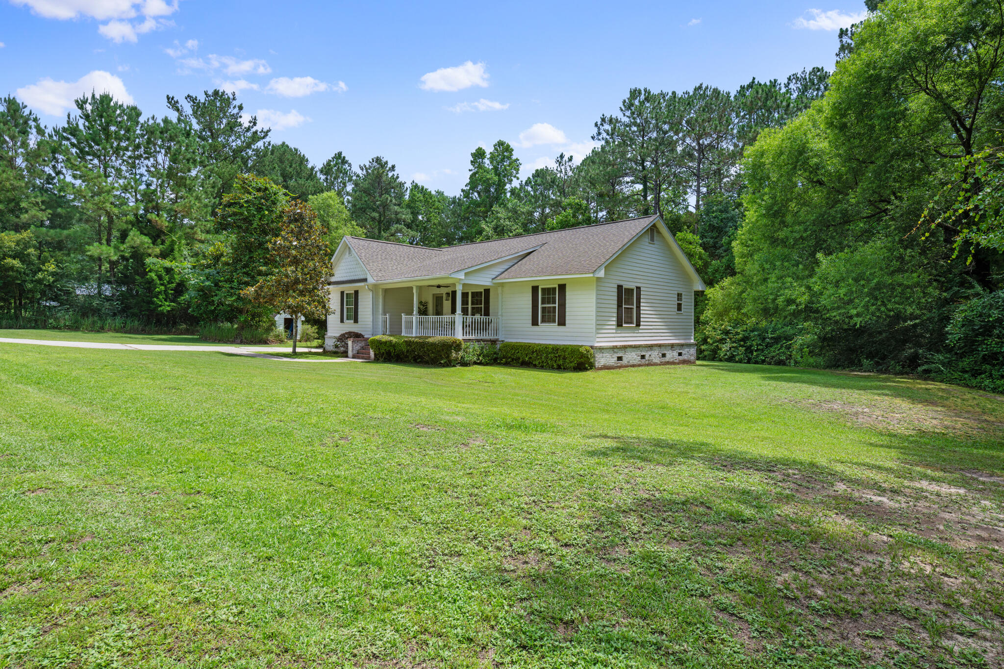 COUNTRY CLUB MANOR - Residential