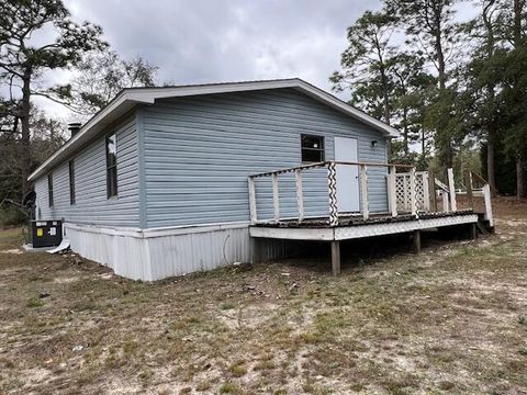 A home in DeFuniak Springs