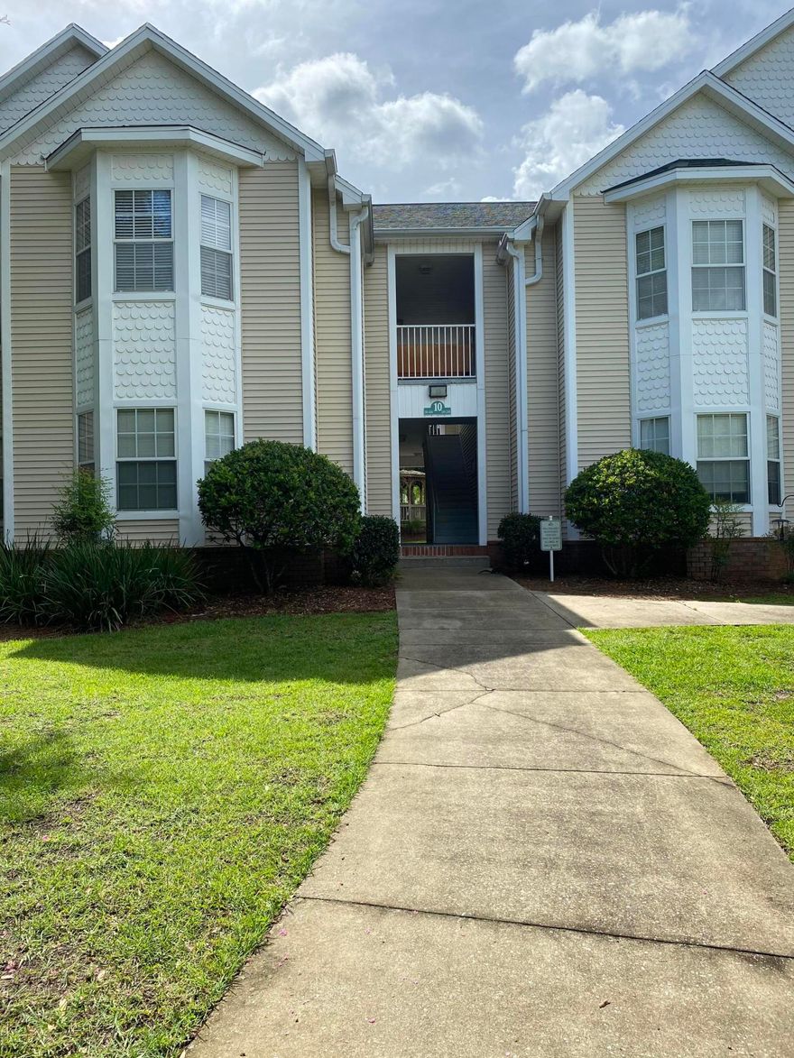 HVAC Updated in 2018. Must See VA Approved complex 1 bed/ 1 bath condo is located in the heart of Niceville. Unit 144 located in building 10. Short walking distance of schools, shopping, children's park, post office and city hall. The interior is spacious, enhanced by high ceilings. Natural light shines through the bay window to brighten the kitchen, dining and living room areas. Bedroom offers a walk-in closet. Cool off in the community pool, have a cookout in the BBQ area & enjoy a picnic under the gazebo. Come view why the residents of The Oaks enjoy this sought after location. Won't Last Long, Schedule Today