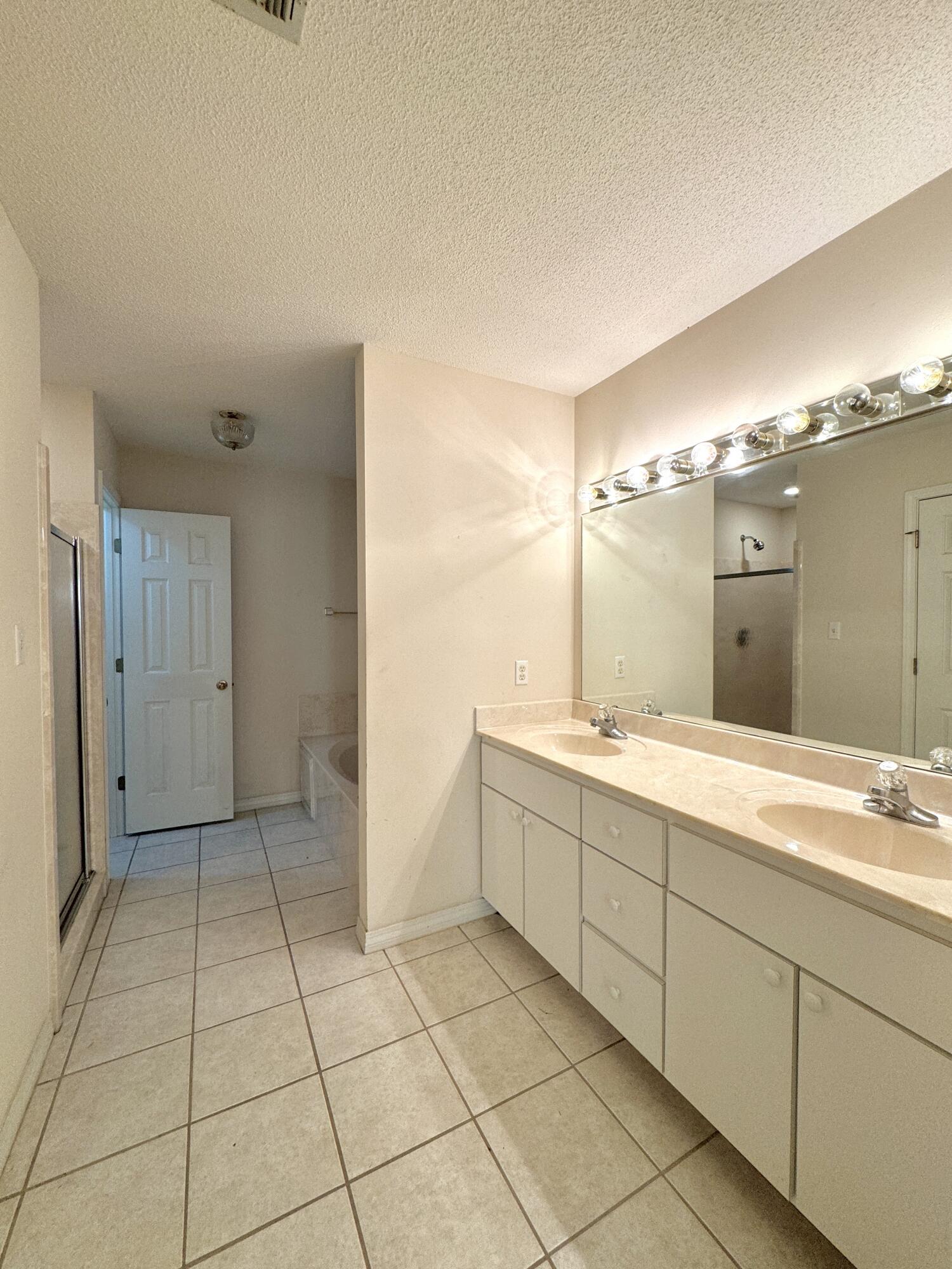 HOLIDAY SHORES ESTATES 3RD ADDN - Residential