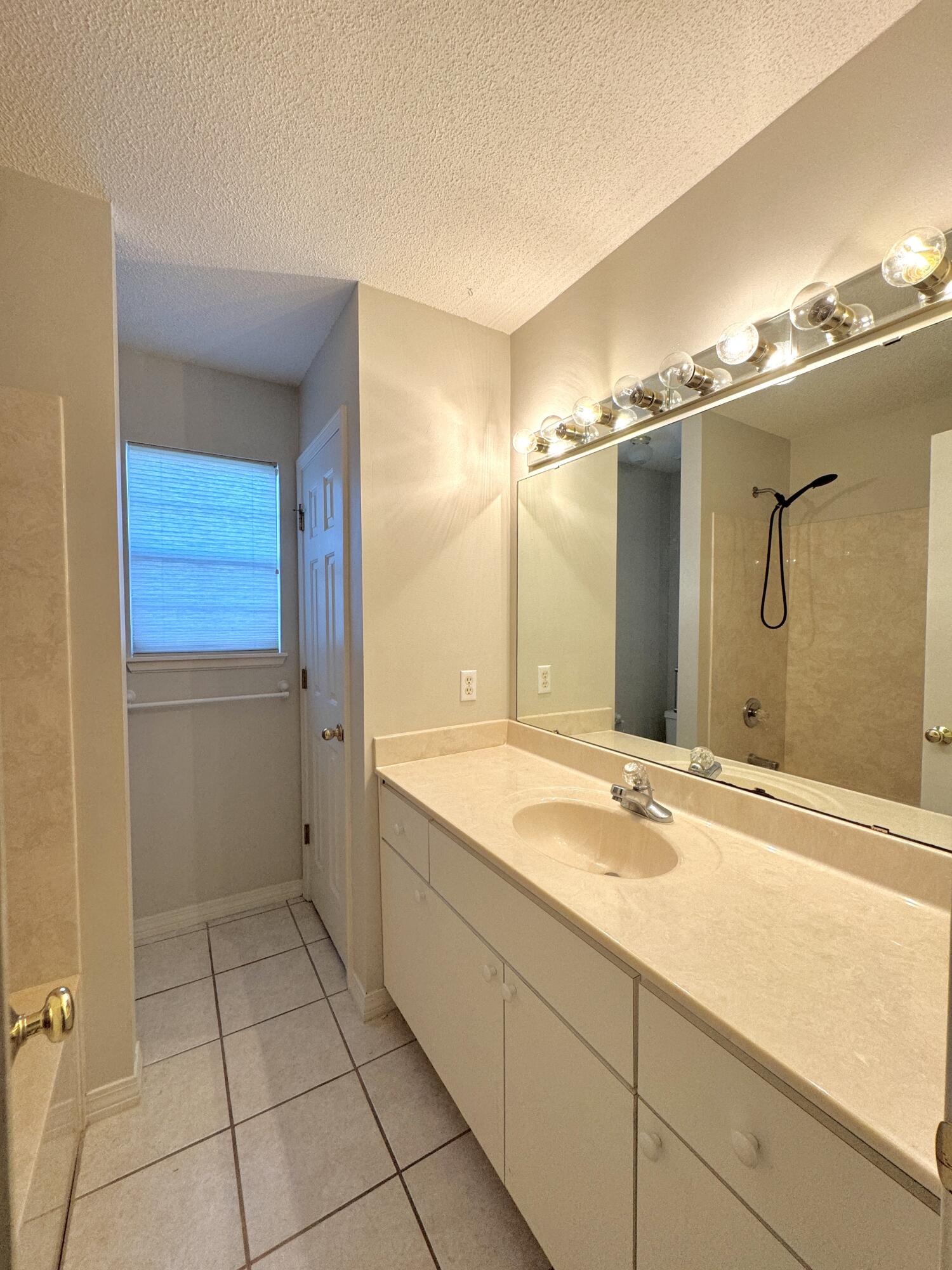 HOLIDAY SHORES ESTATES 3RD ADDN - Residential