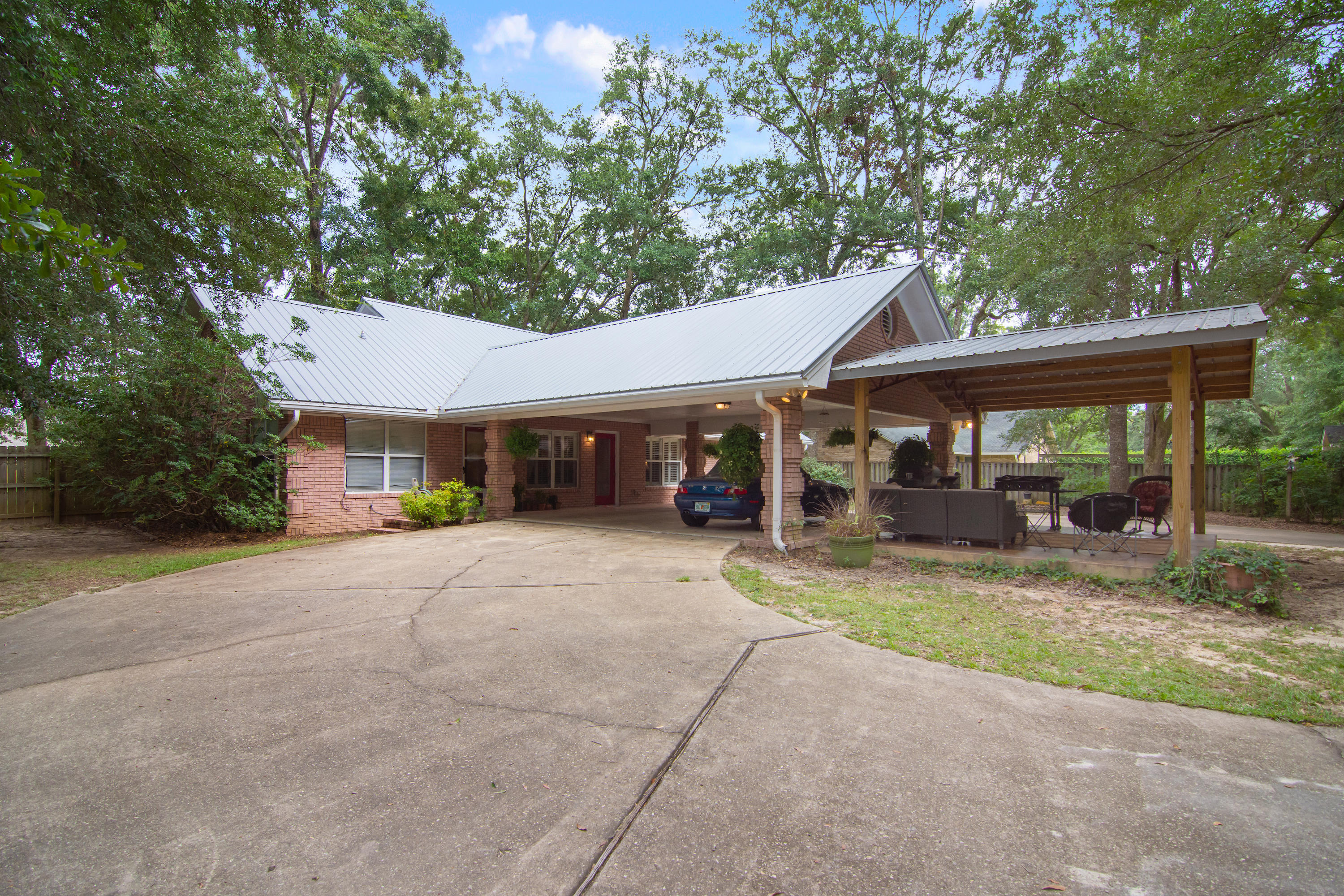 HOLLY HILLS - Residential