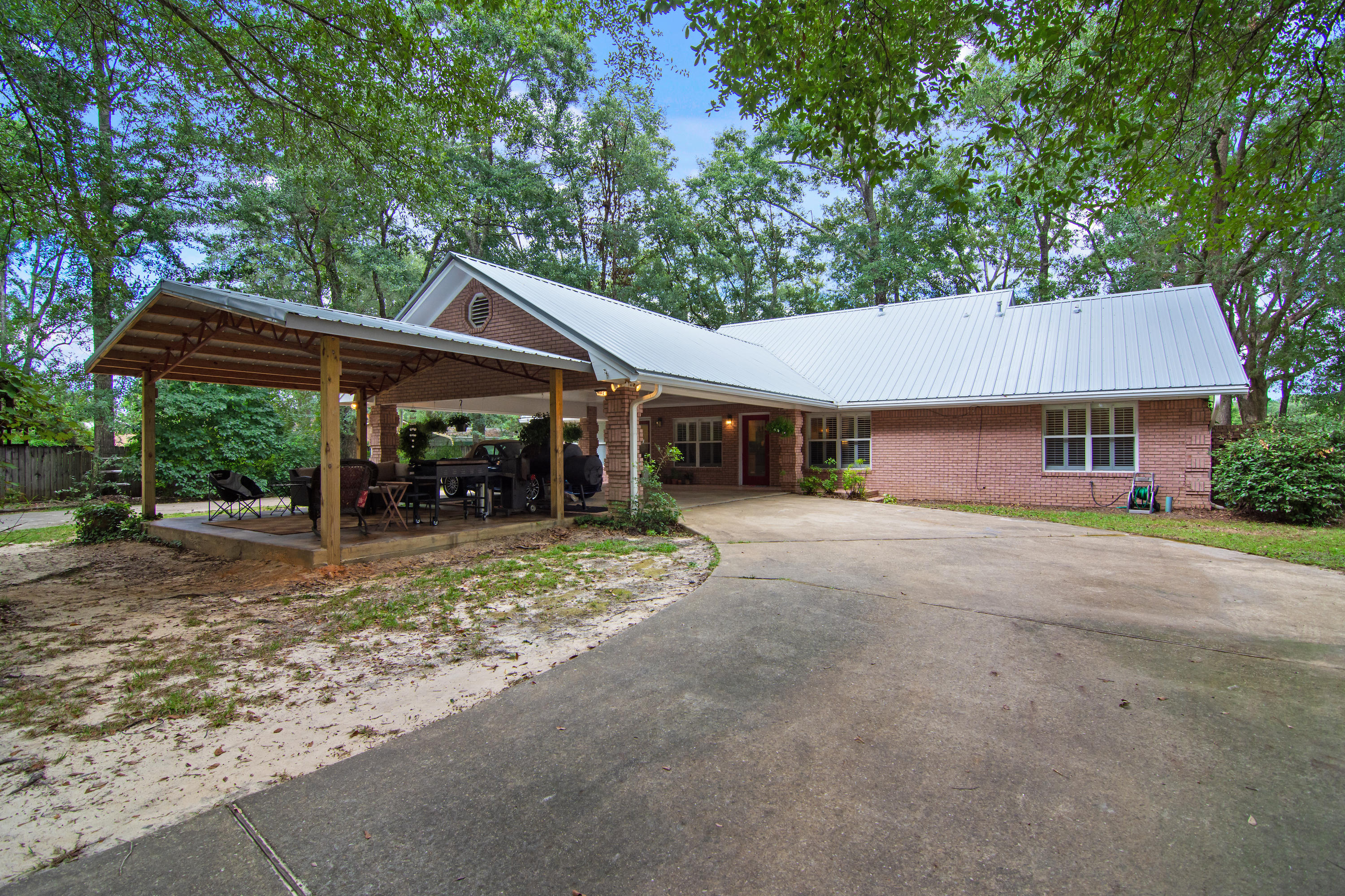 HOLLY HILLS - Residential