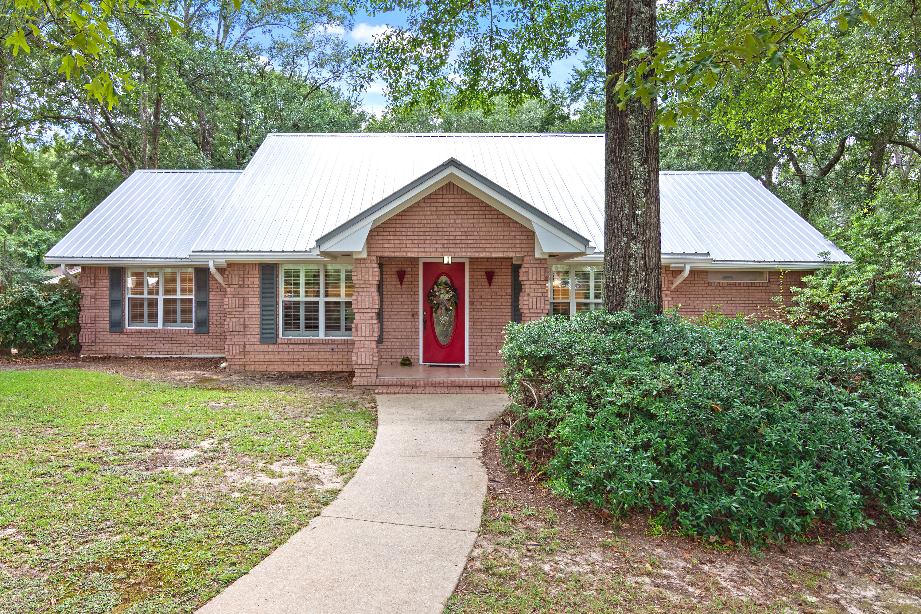 HOLLY HILLS - Residential