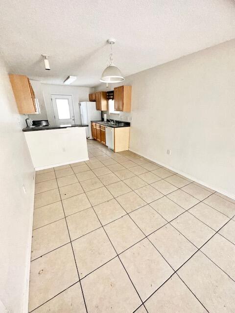 SANTA ROSA OAKS CONDOMINIUM - Residential Lease