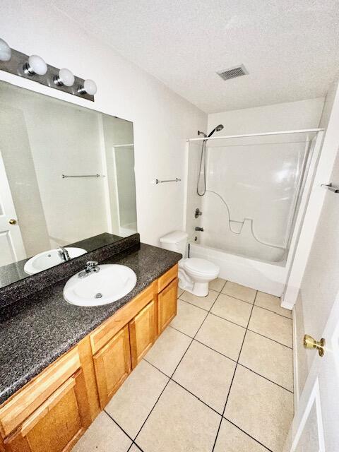 SANTA ROSA OAKS CONDOMINIUM - Residential Lease