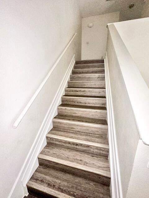 SANTA ROSA OAKS CONDOMINIUM - Residential Lease