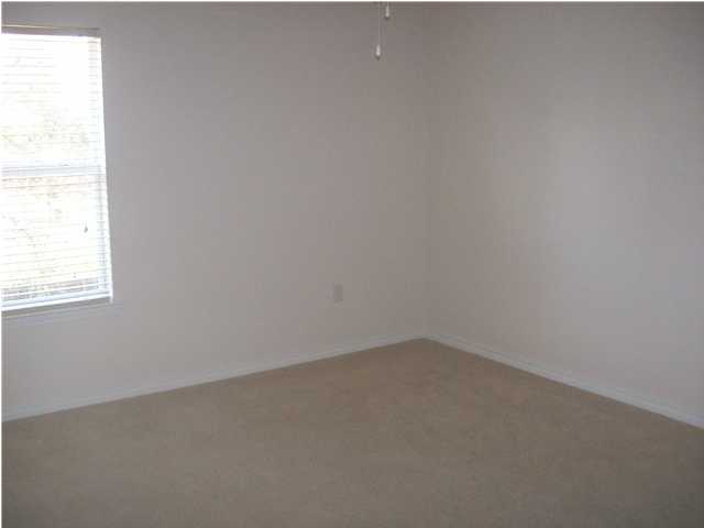 SANTA ROSA OAKS CONDOMINIUM - Residential Lease