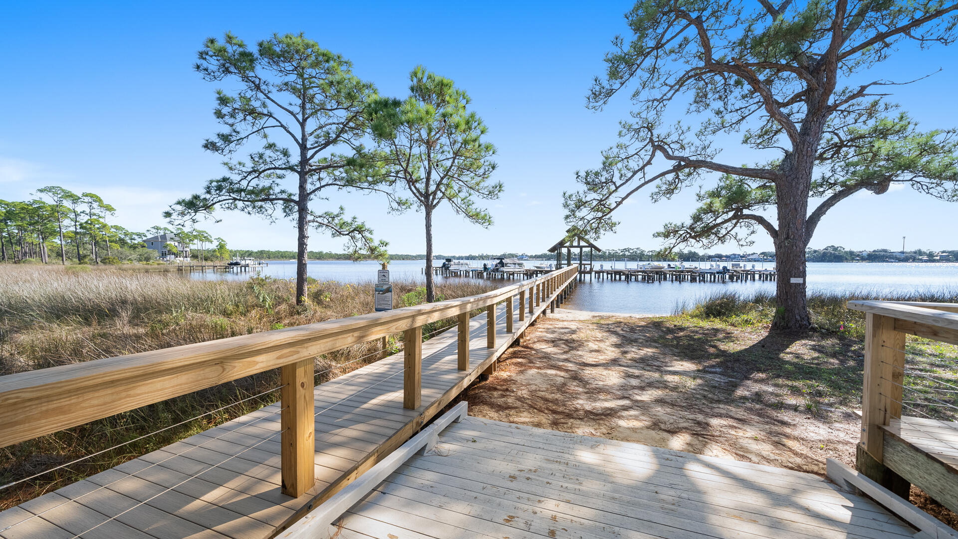 WILD HERON LAKESIDE LODGE - Residential