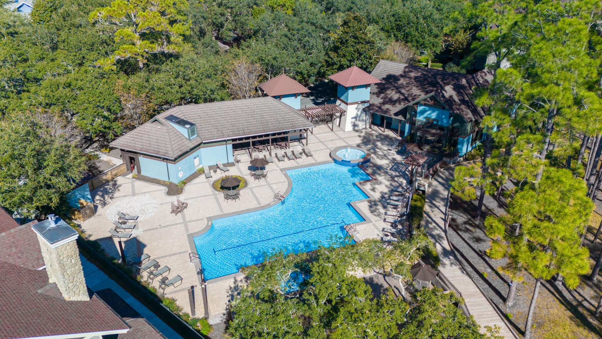 WILD HERON LAKESIDE LODGE - Residential