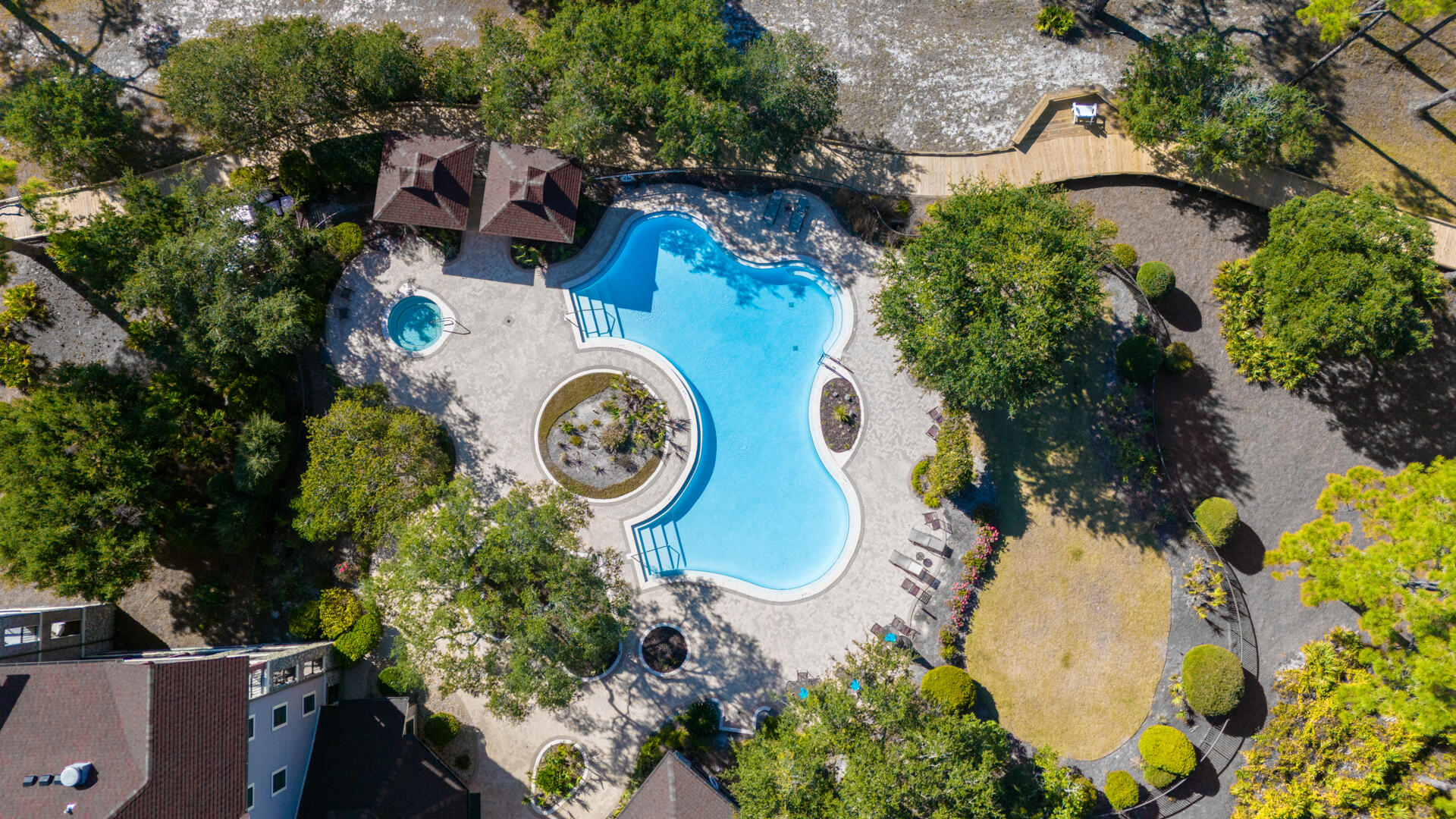 WILD HERON LAKESIDE LODGE - Residential