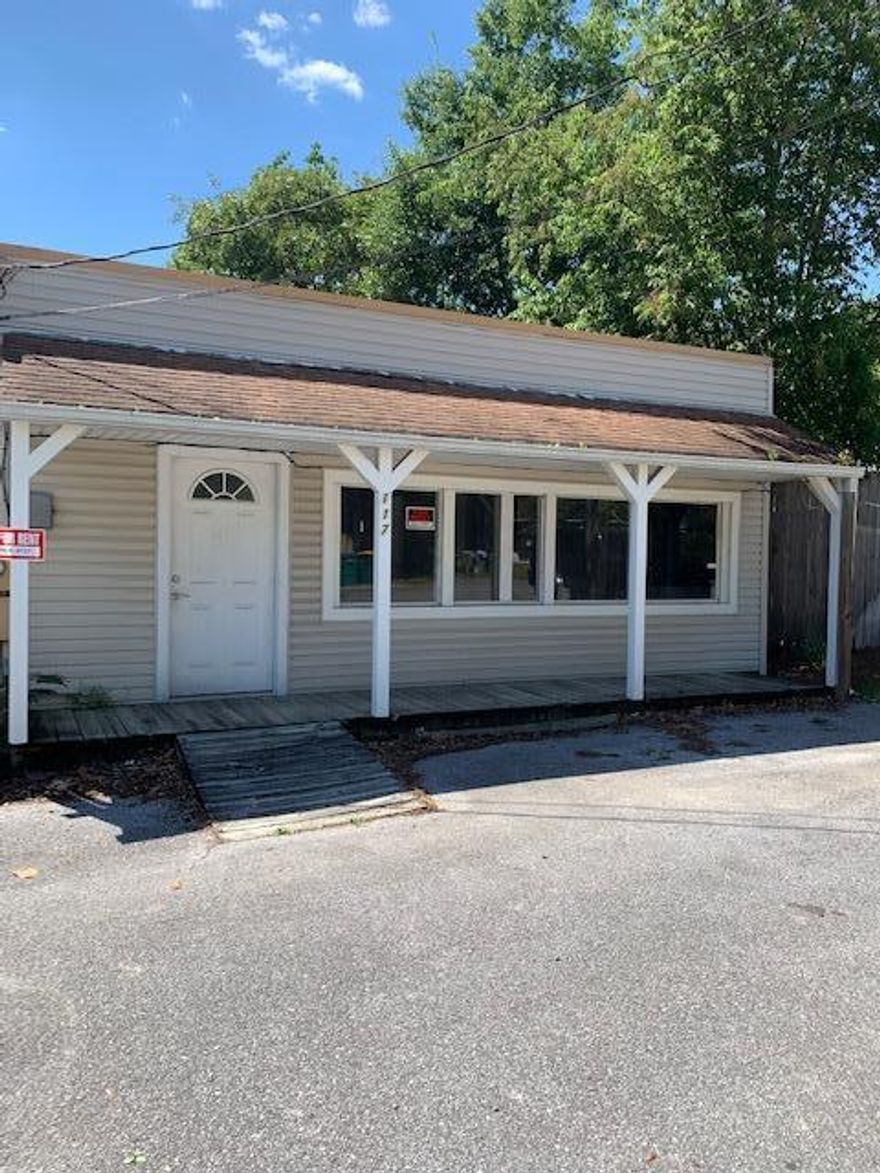 950 sf office space with reception/lobby area, 3 private offices, breakroom space, restroom and filing/storage space. Conveniently located with easy access to Racetrack and Beal Pkwy. Furniture can be included for additional rent.