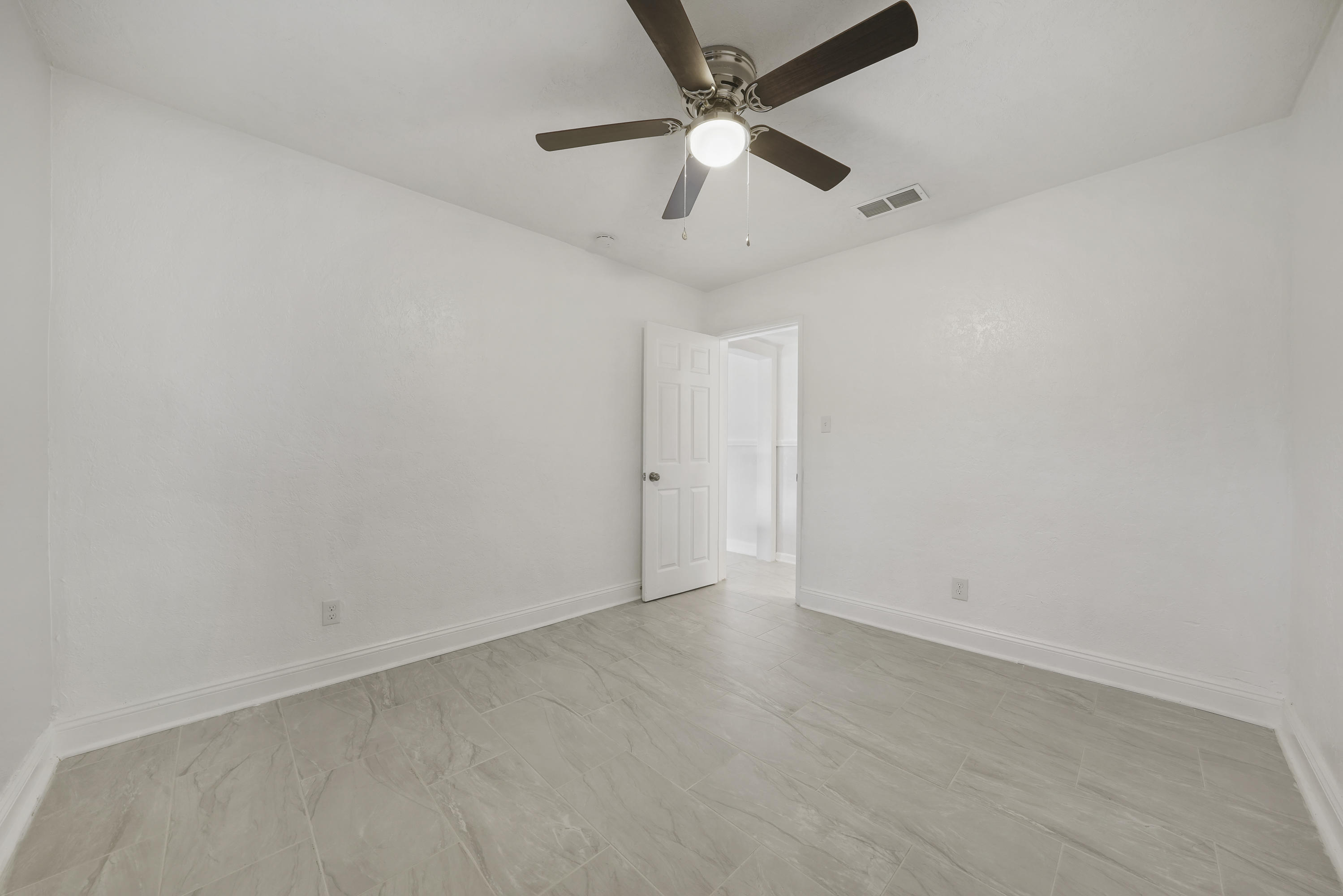 GARNIERS BEACH 2ND - Residential