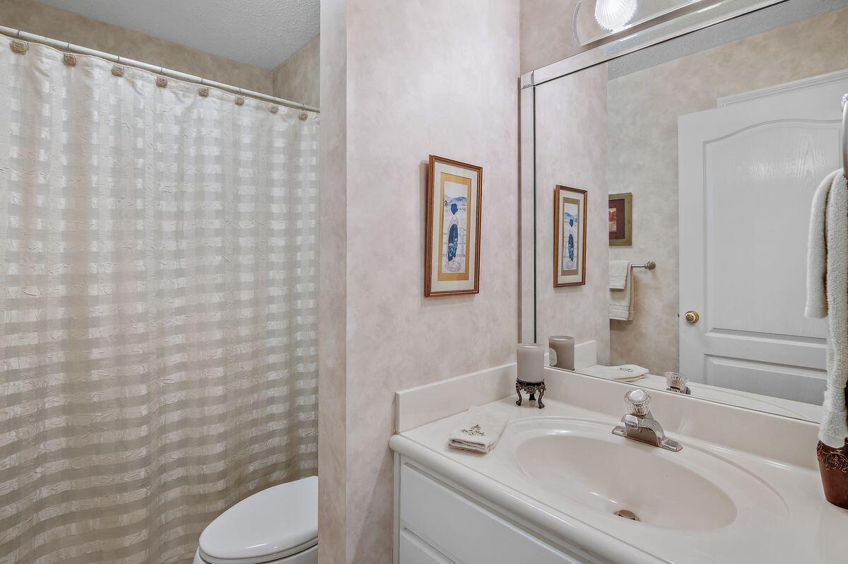 LAKEWOOD POINTE ESTATES - Residential