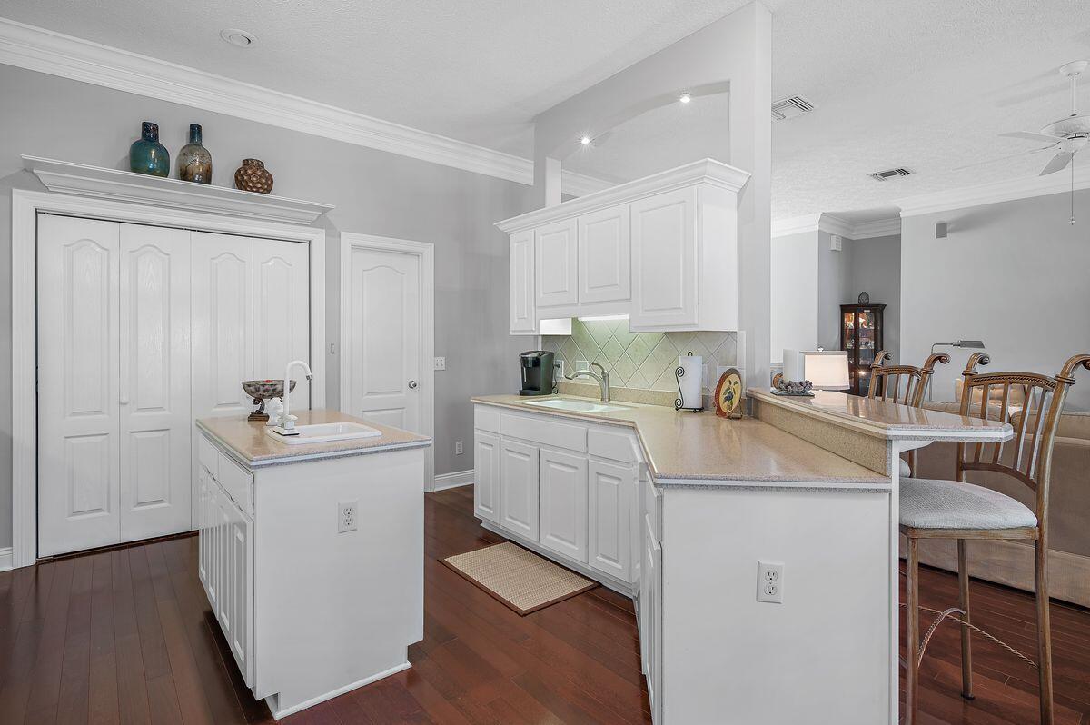 LAKEWOOD POINTE ESTATES - Residential