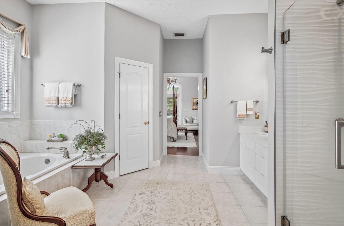 LAKEWOOD POINTE ESTATES - Residential