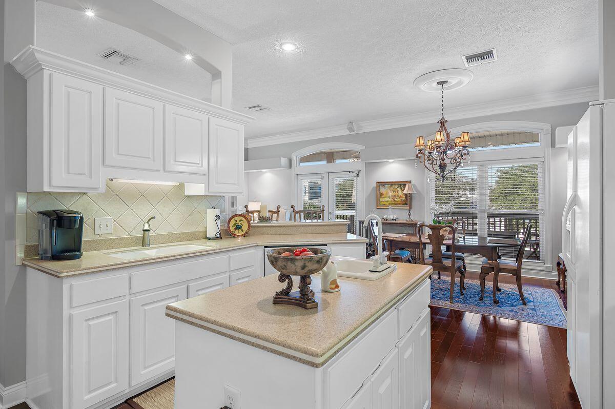 LAKEWOOD POINTE ESTATES - Residential