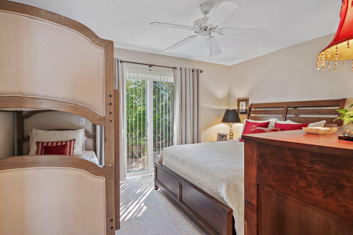 LAKEWOOD POINTE ESTATES - Residential