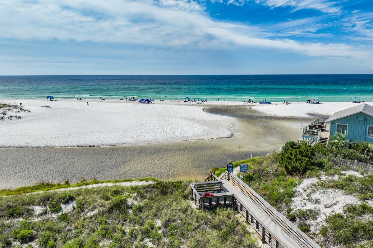 LAKEWOOD POINTE ESTATES - Residential