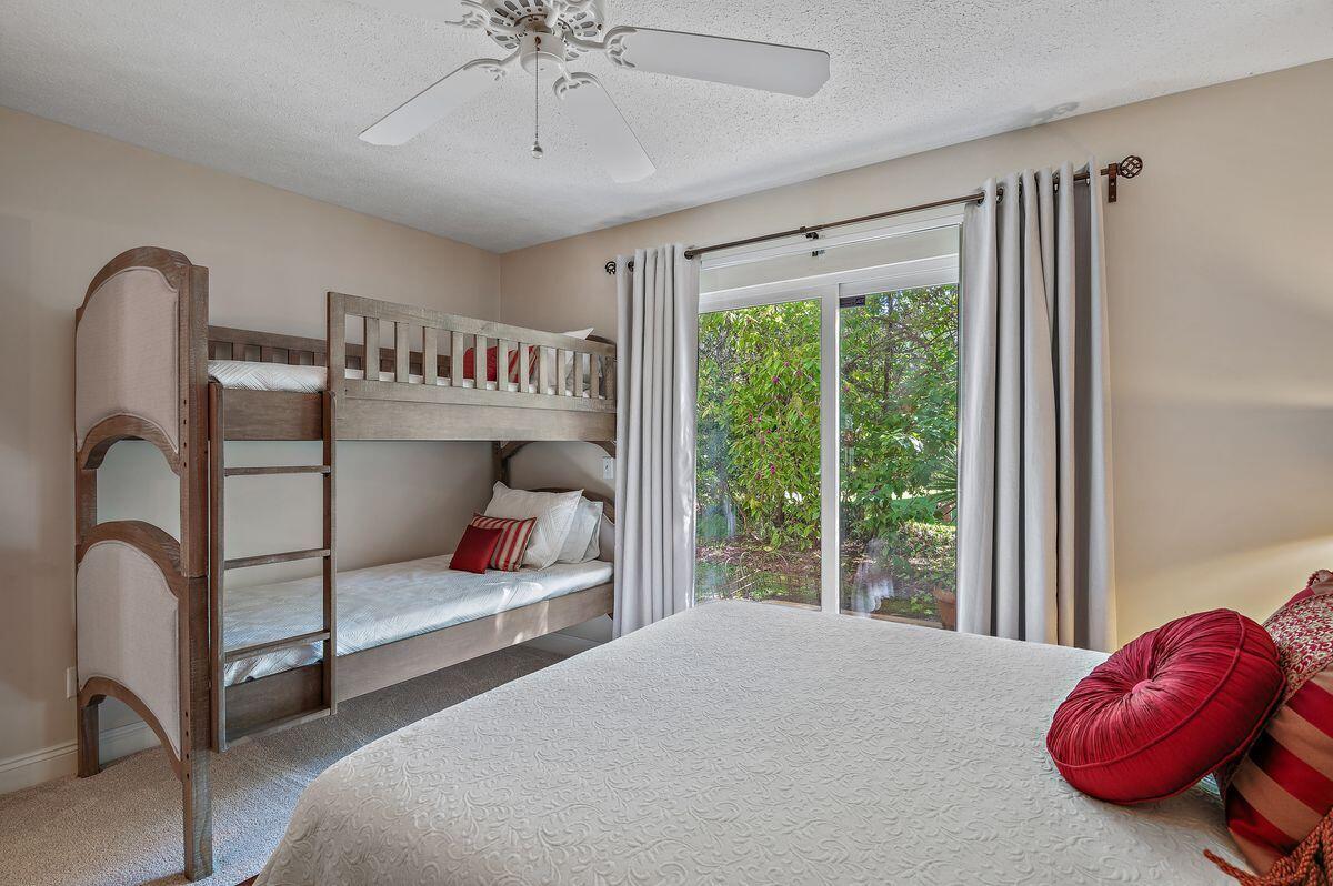 LAKEWOOD POINTE ESTATES - Residential