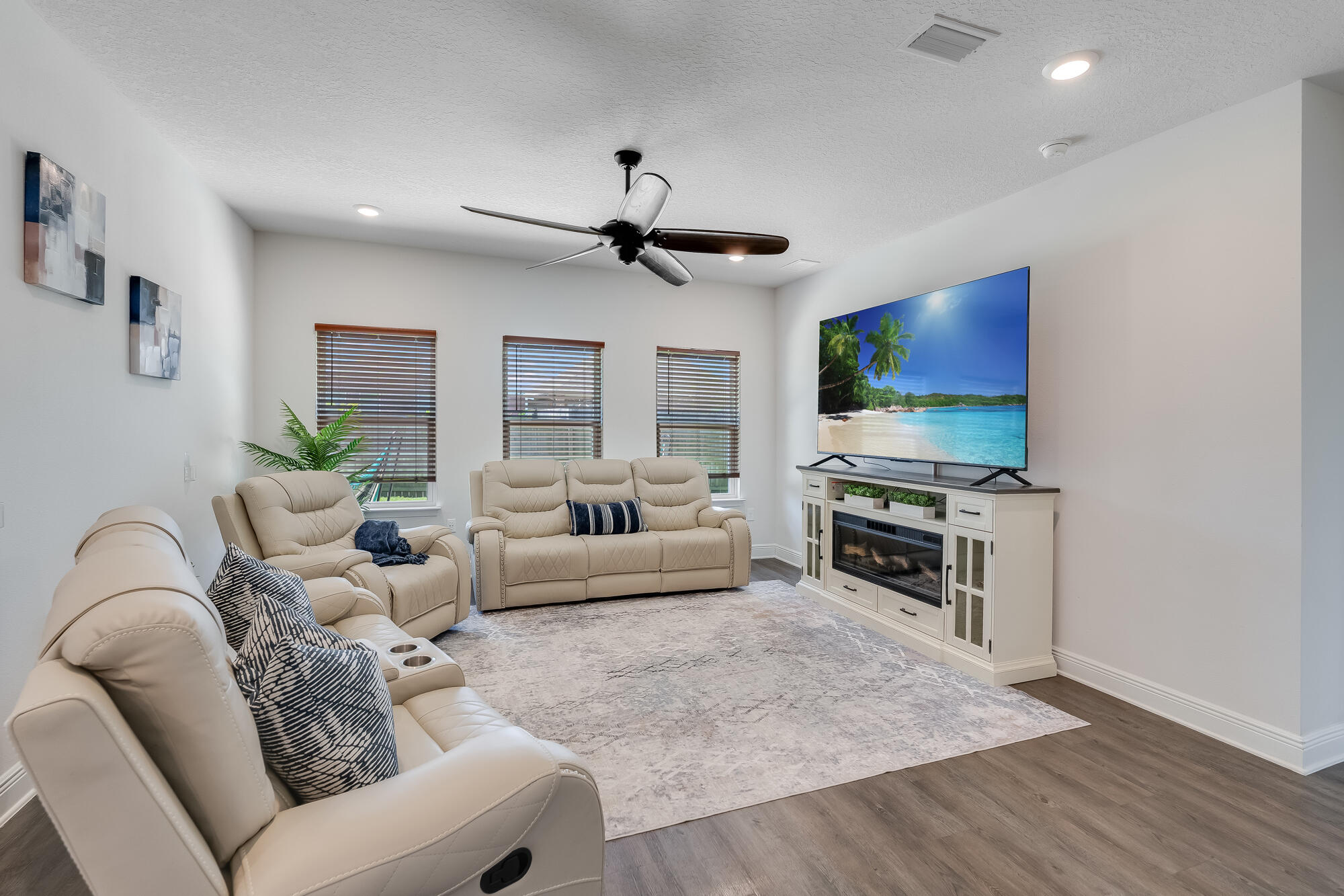 7979 Burnside Loop