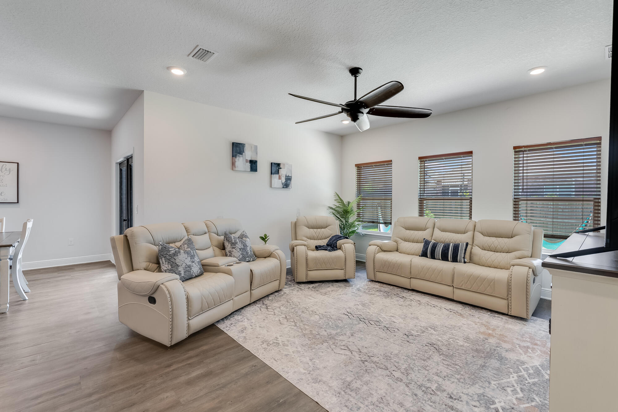 7979 Burnside Loop