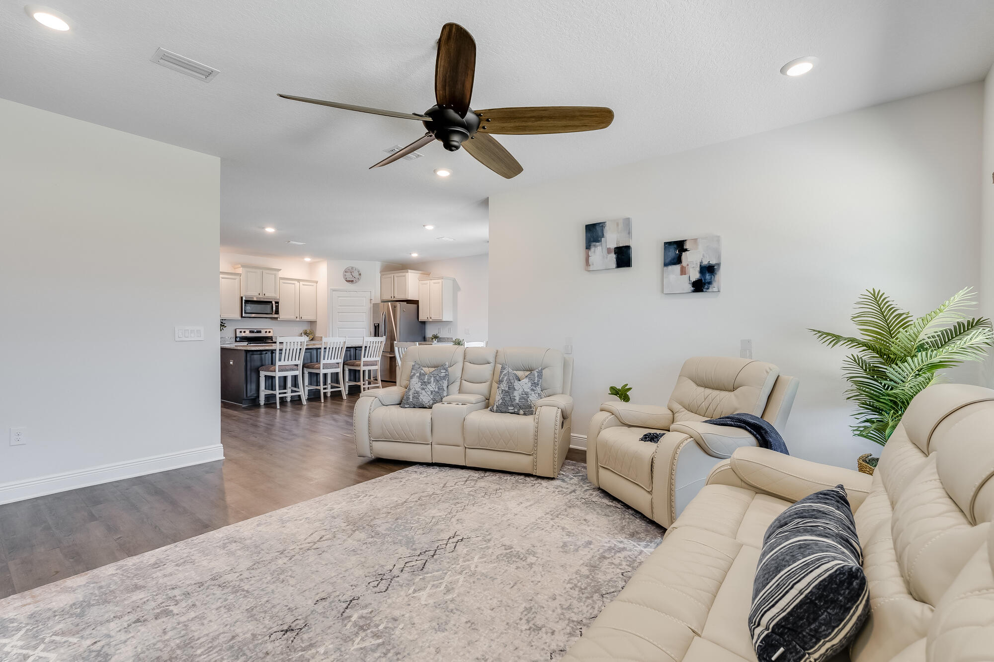 7979 Burnside Loop