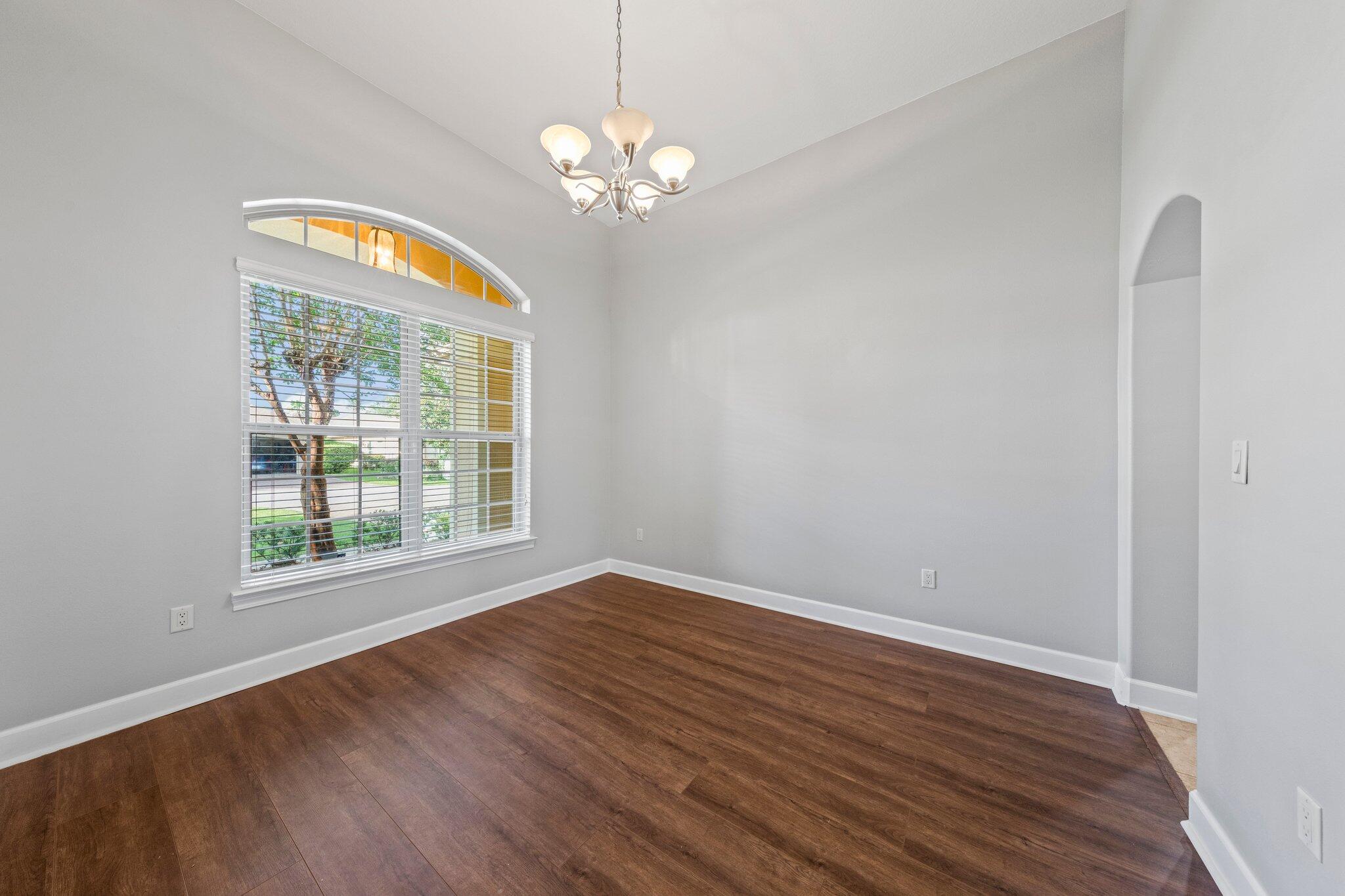 CHARDONNAY ESTATES - Residential